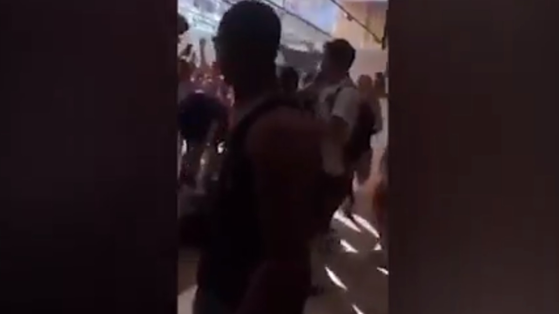 Fãs ingleses invadiram Ikea para celebrar vitória sobre a Suécia