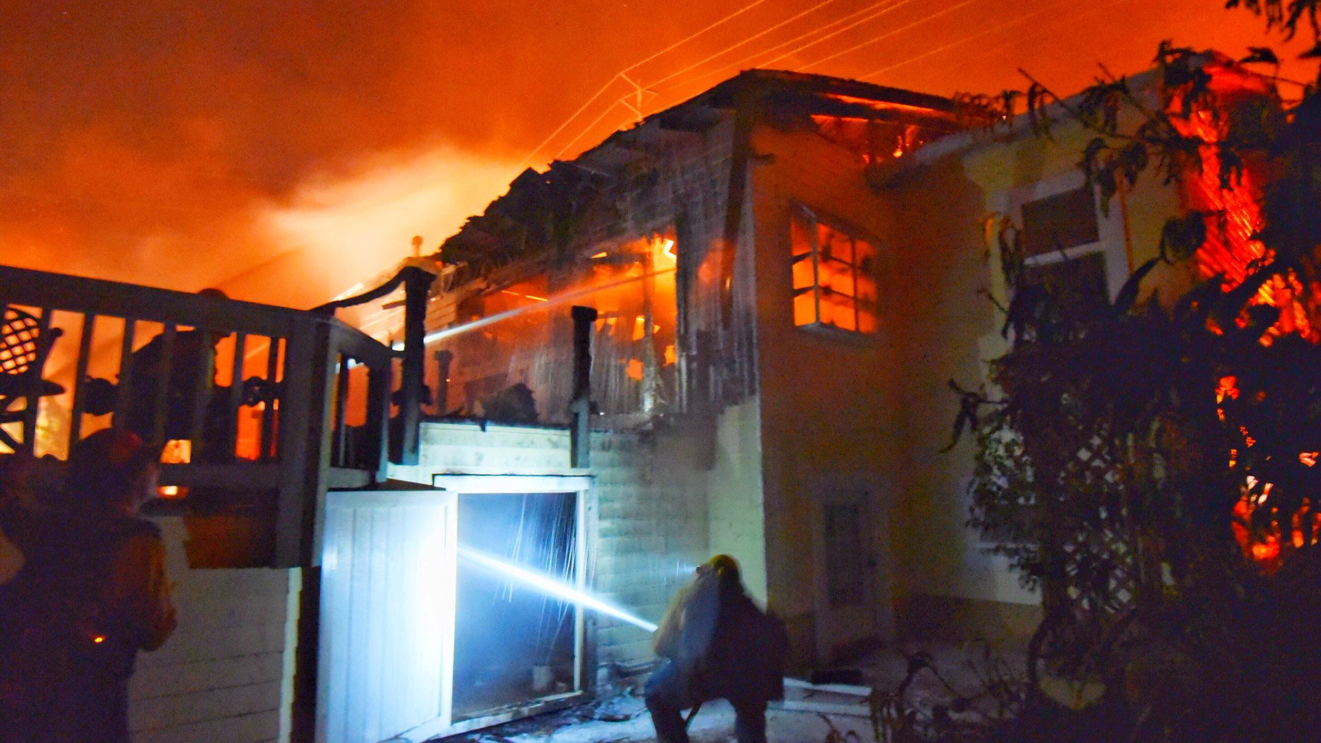 Autoridades da Califórnia autorizam regresso de residentes após incêndios