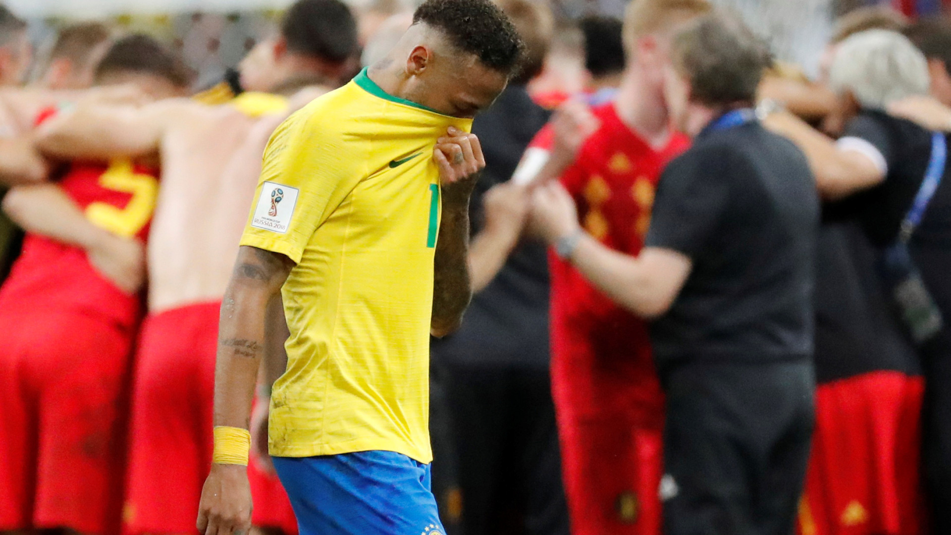 "Joga como uma mulher, não como Neymar". Este vídeo já se tornou viral