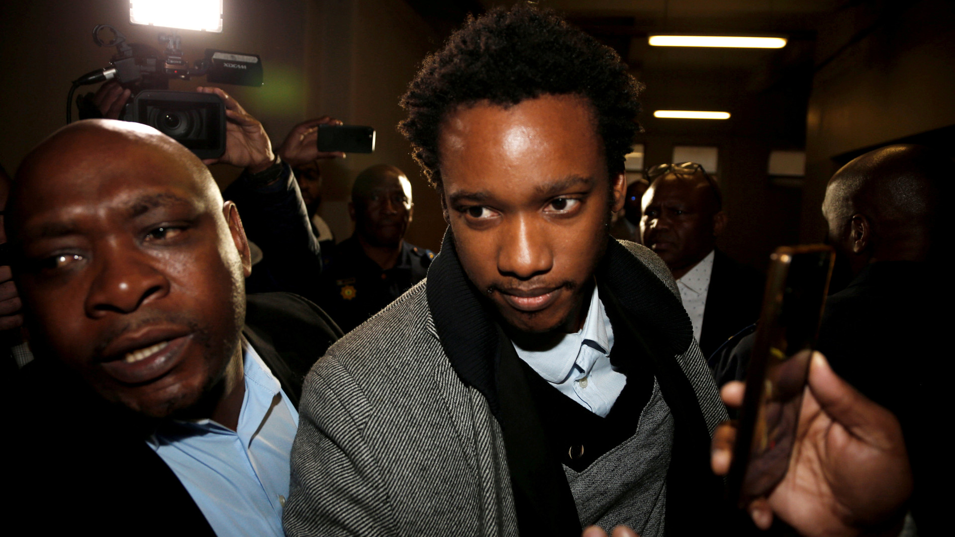 Ministério Público sul-africano retira acusações contra filho de Zuma