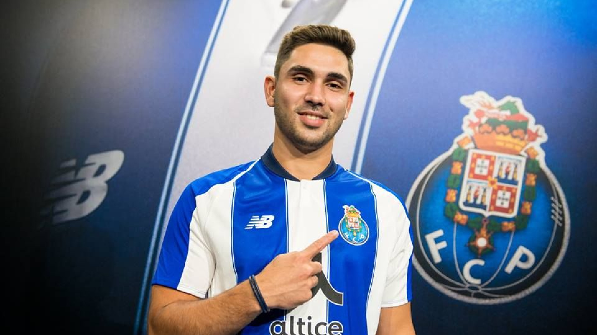 FC Porto oficializa a contratação de Rui Costa