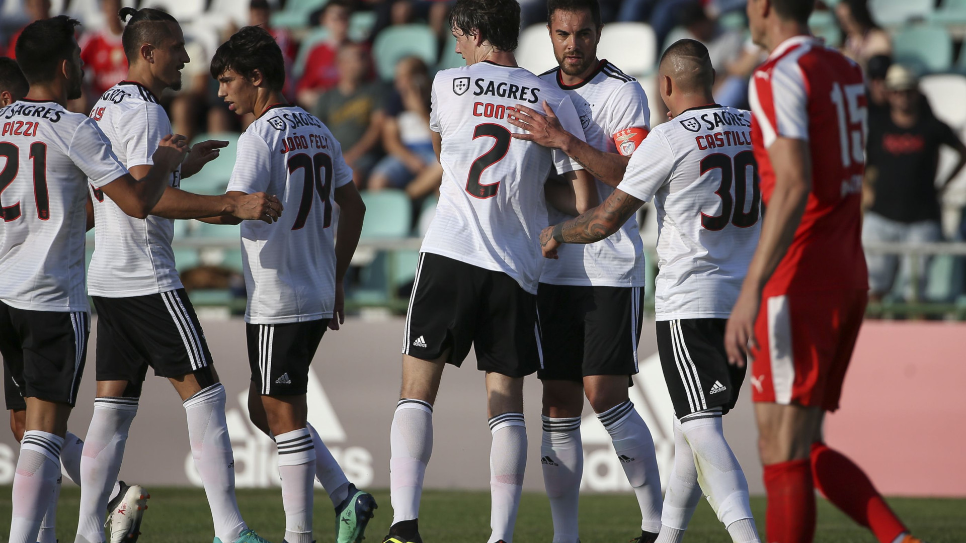 Benfica passa no primeiro teste com boa nota dos reforços