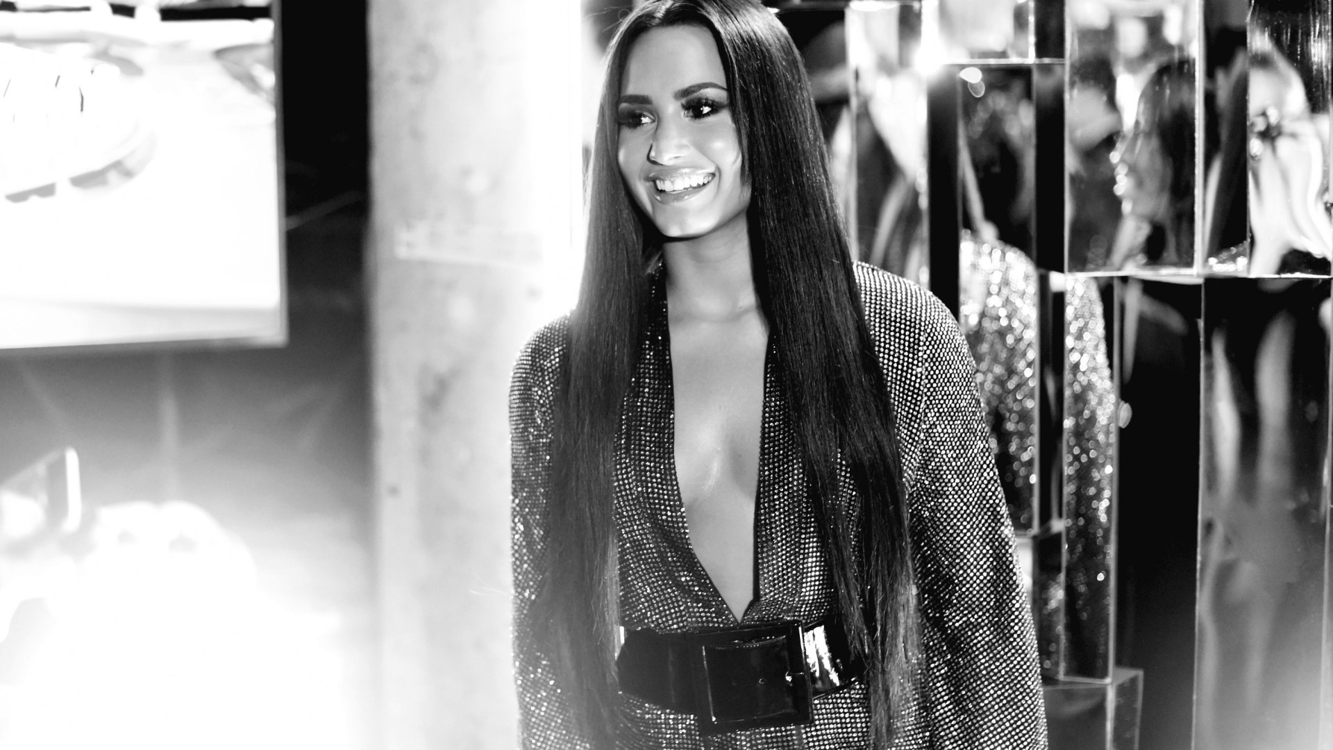 Mãe de Demi Lovato estipula regras rígidas para reabilitação da cantora