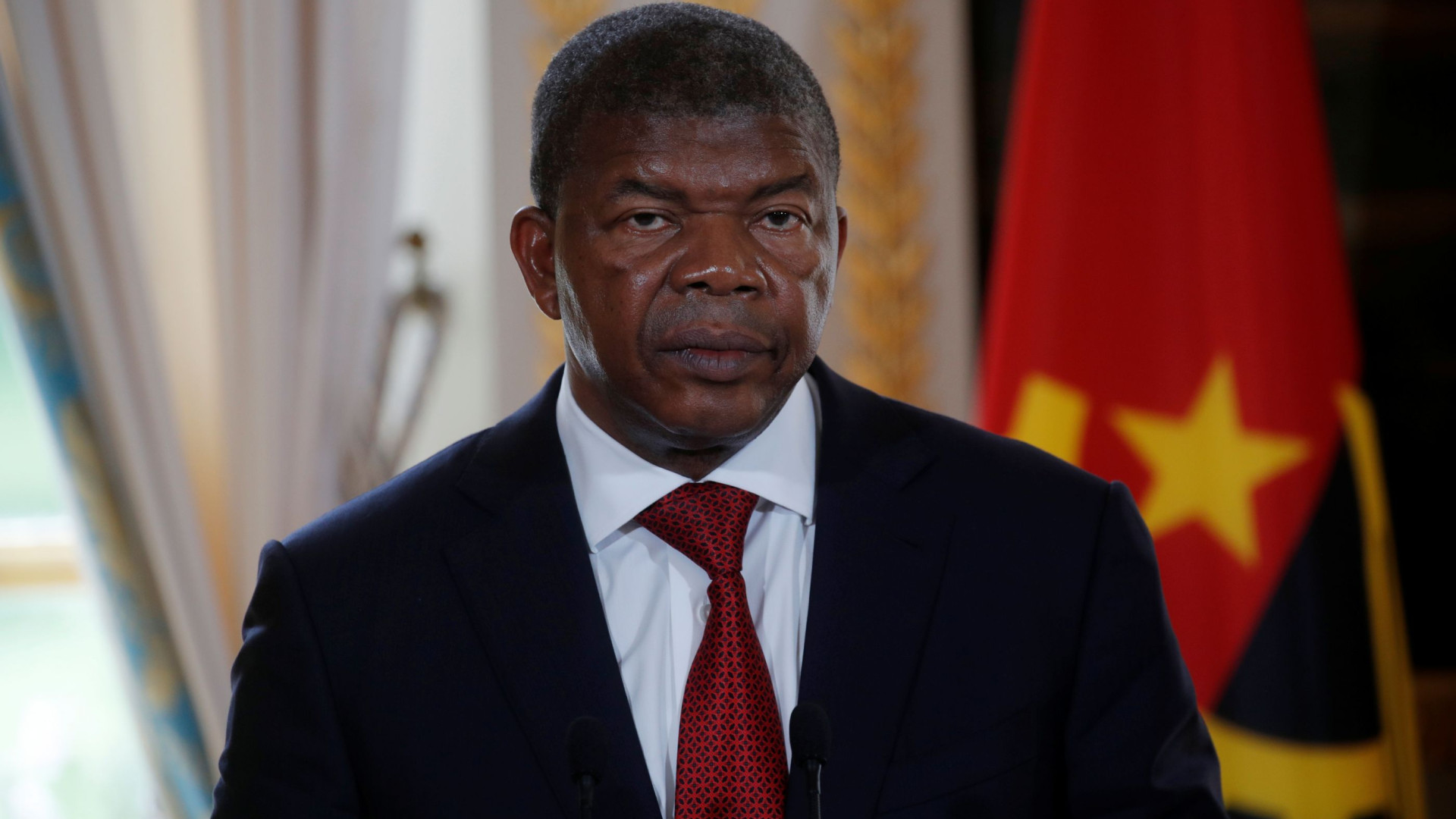"Esperava uma verdadeira passagem de pasta" de José Eduardo dos Santos