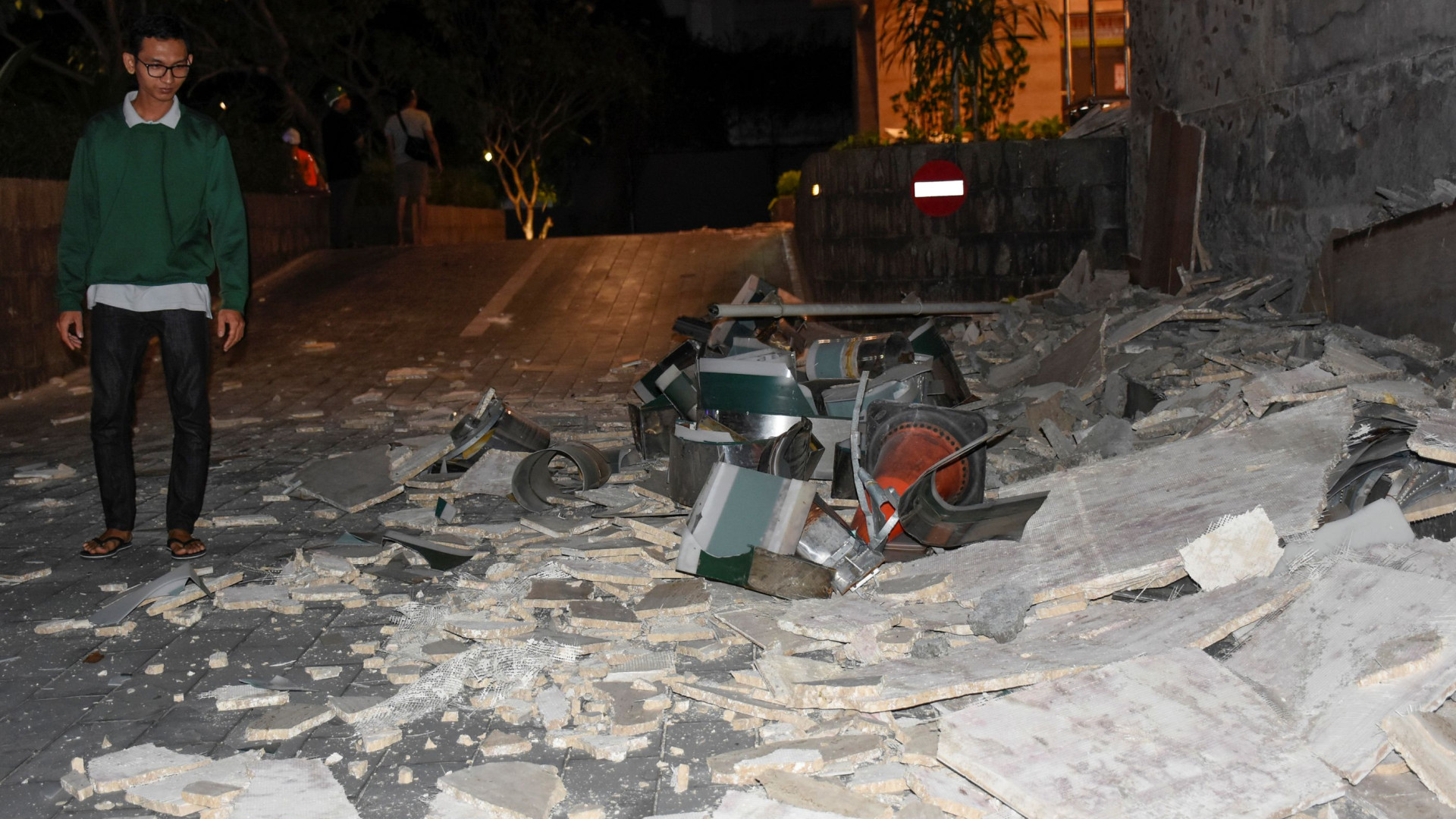 Novo balanço oficial do sismo na Indonésia indica 319 mortos