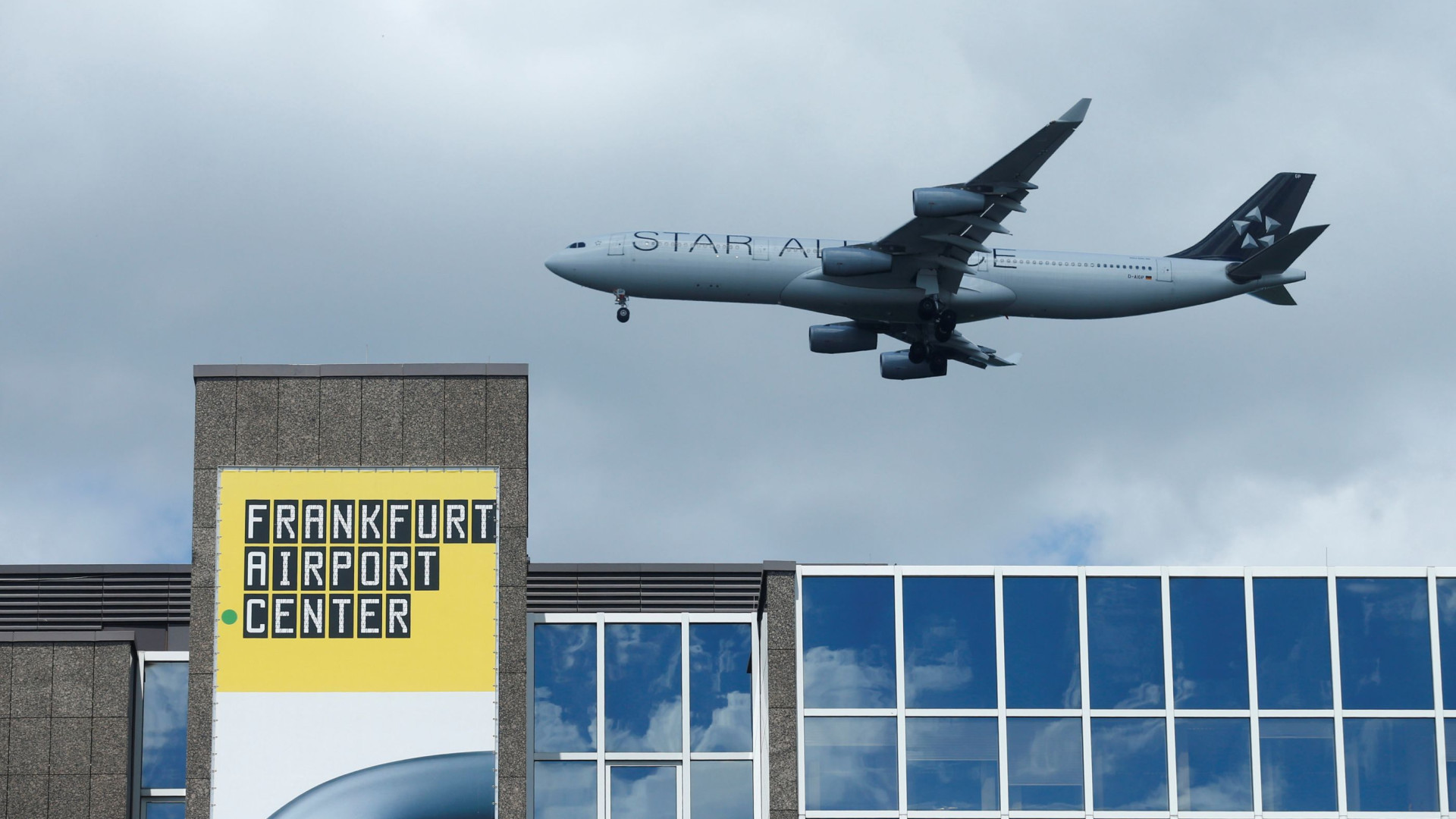 Terminal de aeroporto de Frankfurt reaberto após evacuação