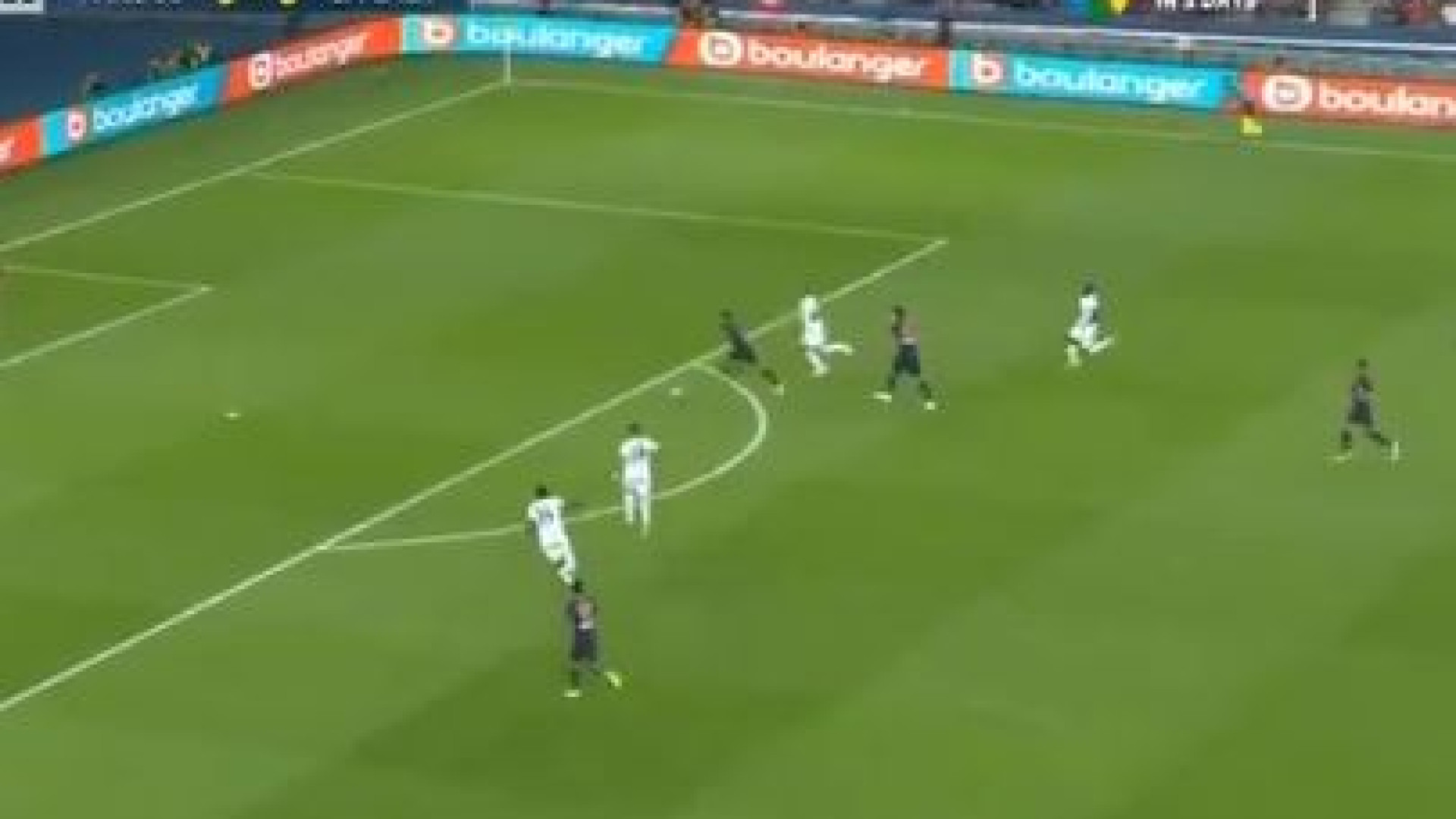 Neymar só precisou de 10 minutos para voltar aos golos pelo PSG