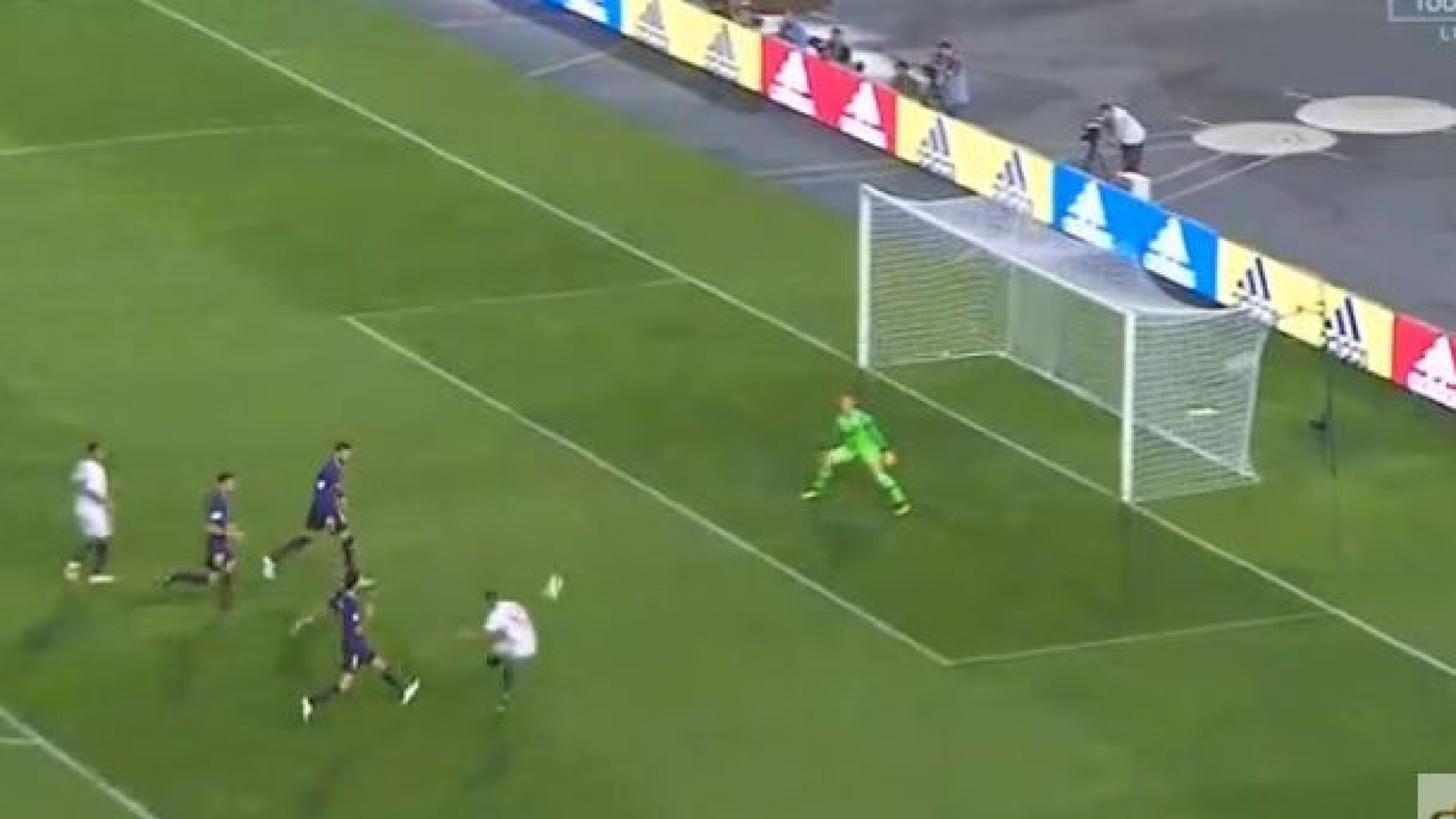 Contra-ataque 'fulminante' do Sevilla terminou em golo de Sarabia