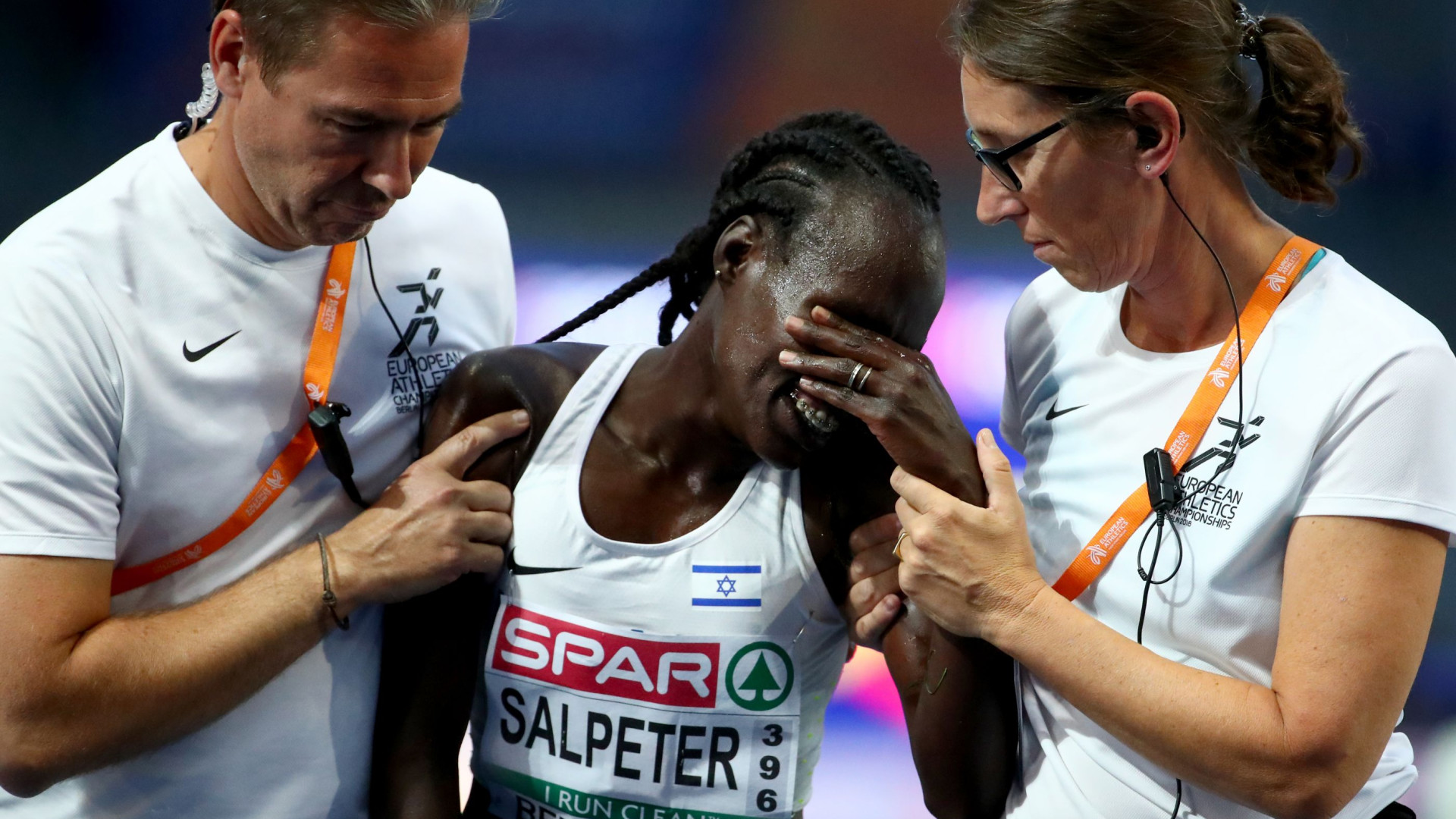 Atleta festejou uma medalha de prata inexistente e terminou em lágrimas