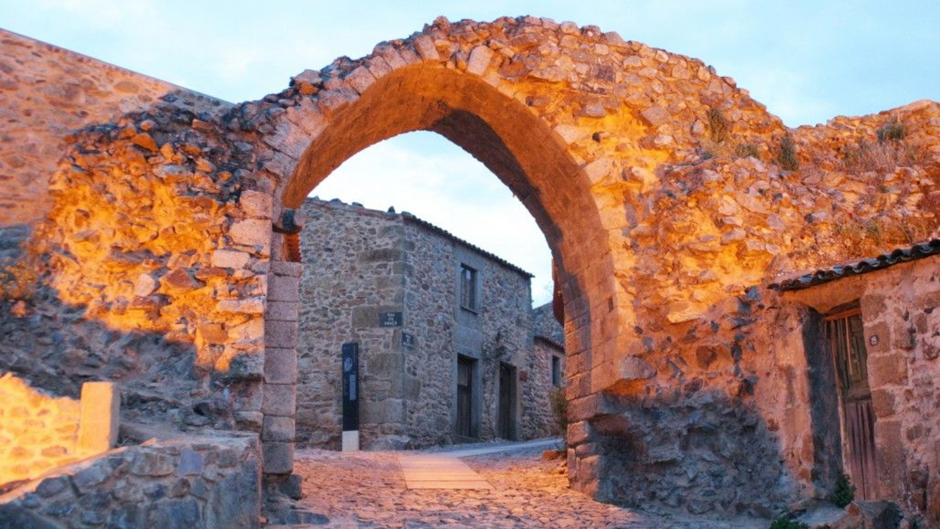 Lenda de amor proibido inspira aldeia histórica de Castelo Rodrigo