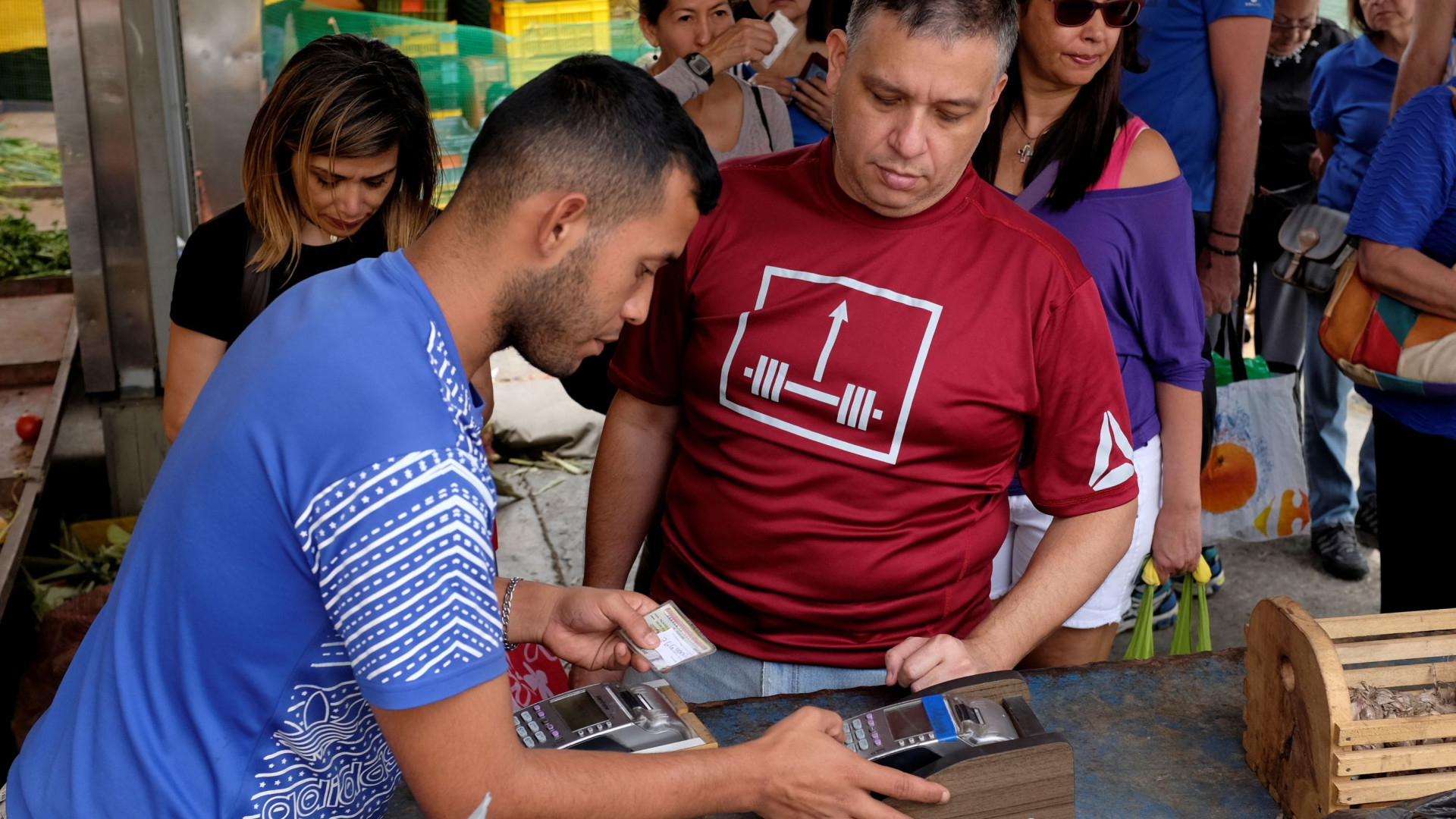 Reconversão económica causa apreensão entre os comerciantes venezuelanos