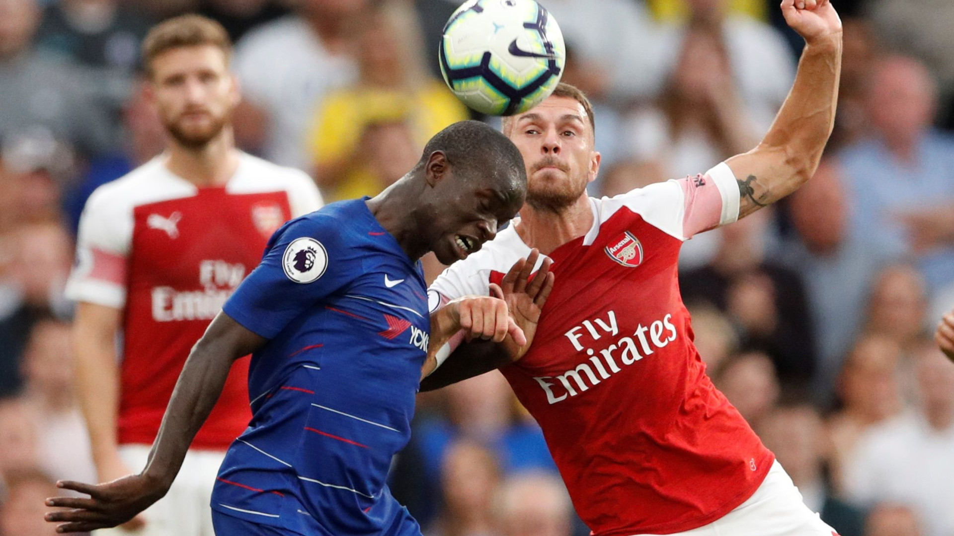 Adepto do Arsenal encontra Kanté na rua. Jogador pediu-lhe desculpa