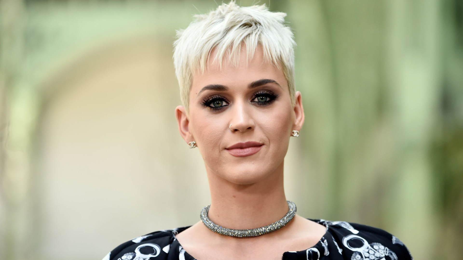 Katy Perry acusada de ser racista... por causa de sapatos