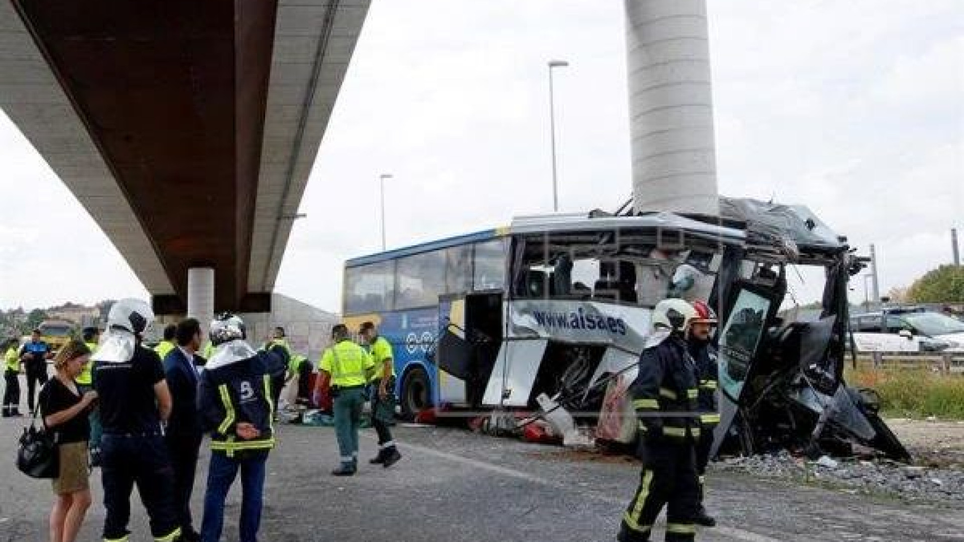 Acidente de autocarro em Espanha faz pelo menos cinco mortos