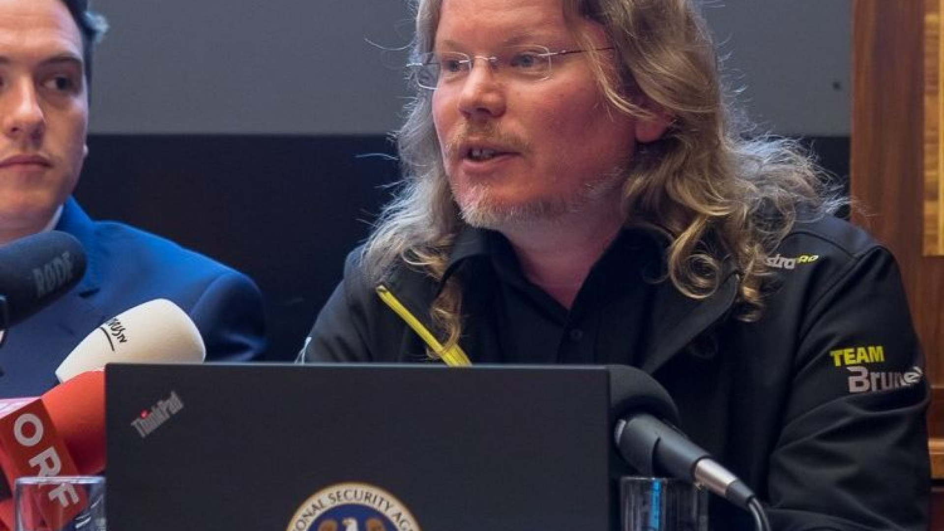 Objetos de colaborador de WikiLeaks desaparecido encontrados num fiorde