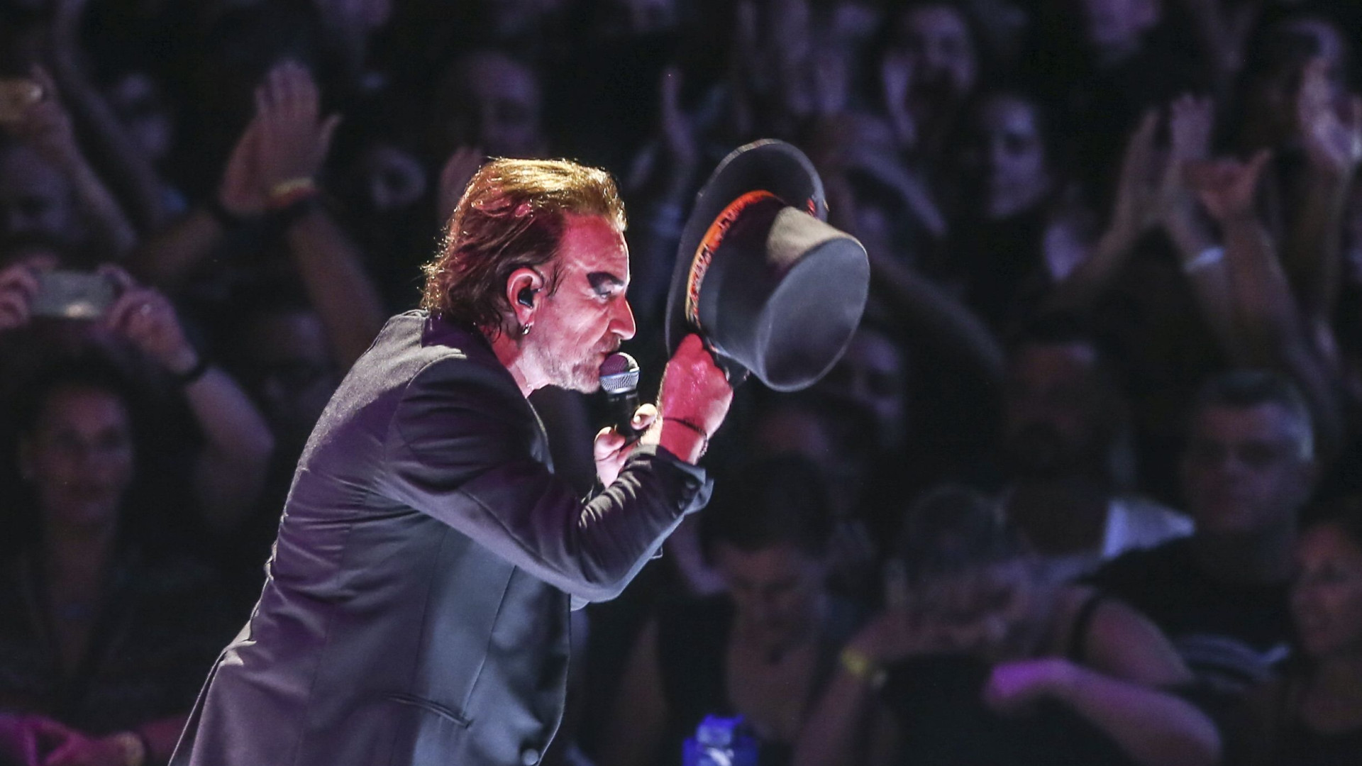 U2 tentam homenagear Portugal, mas acabam por enfurecer os portugueses