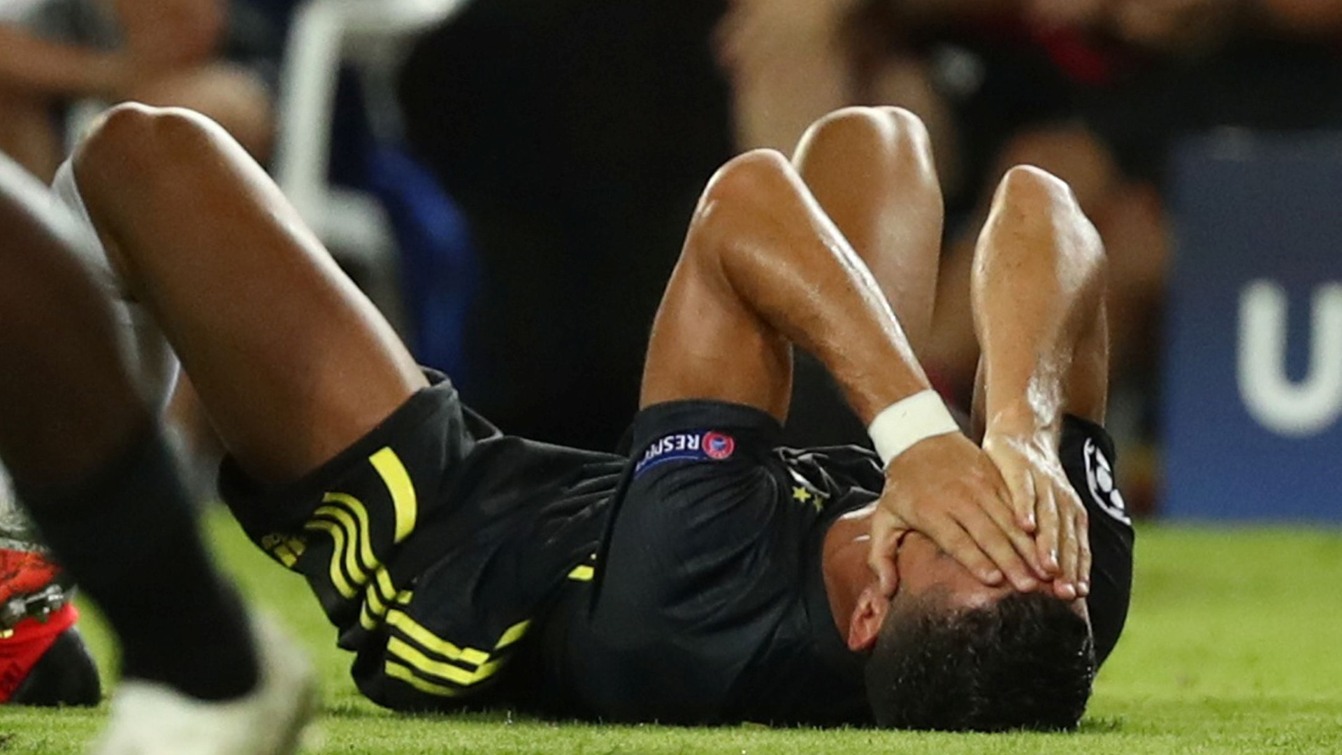 Pelas lentes da Reuters: A desolação de CR7 após a expulsão