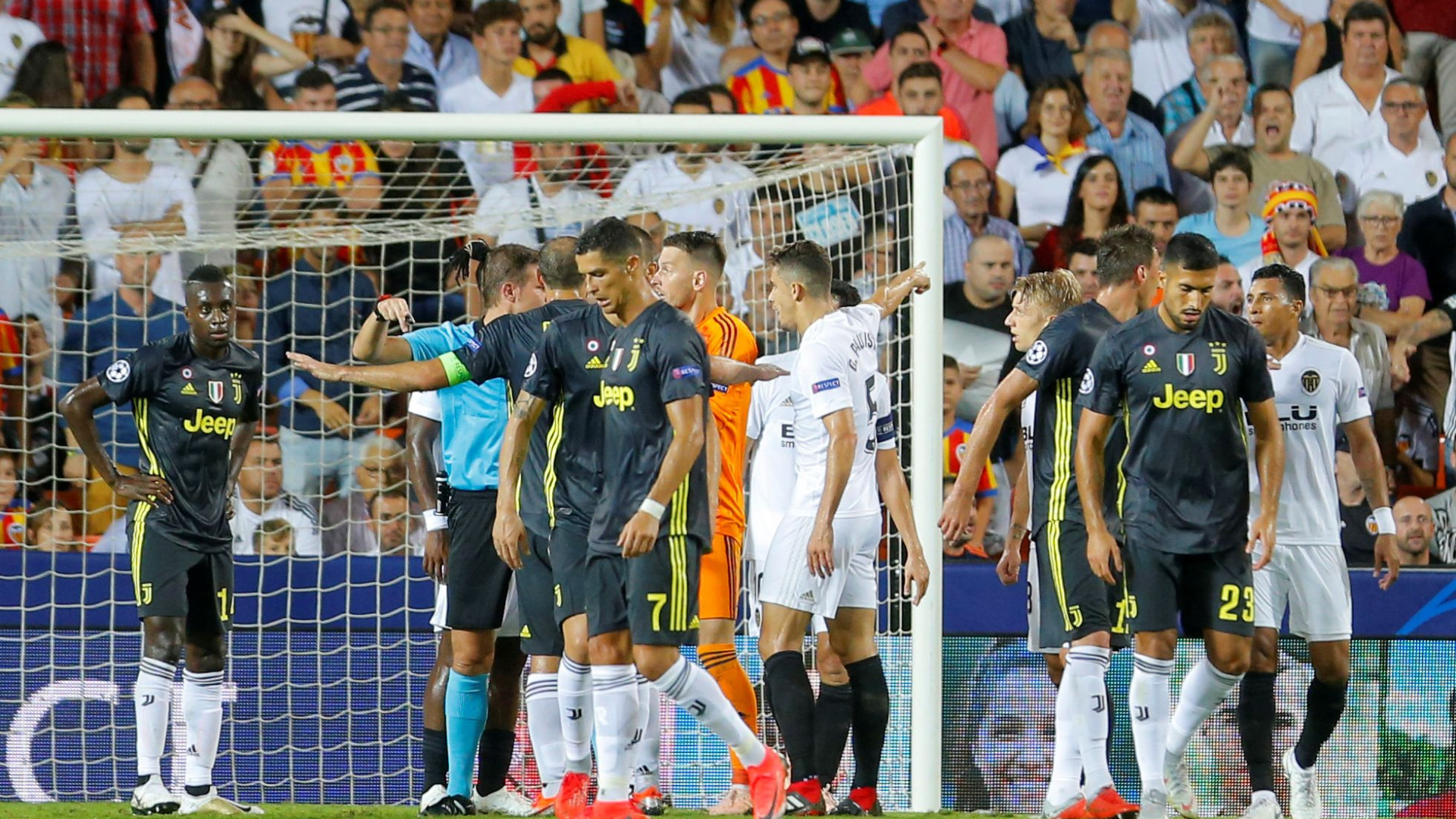 As onze expulsões da carreira de Cristiano Ronaldo