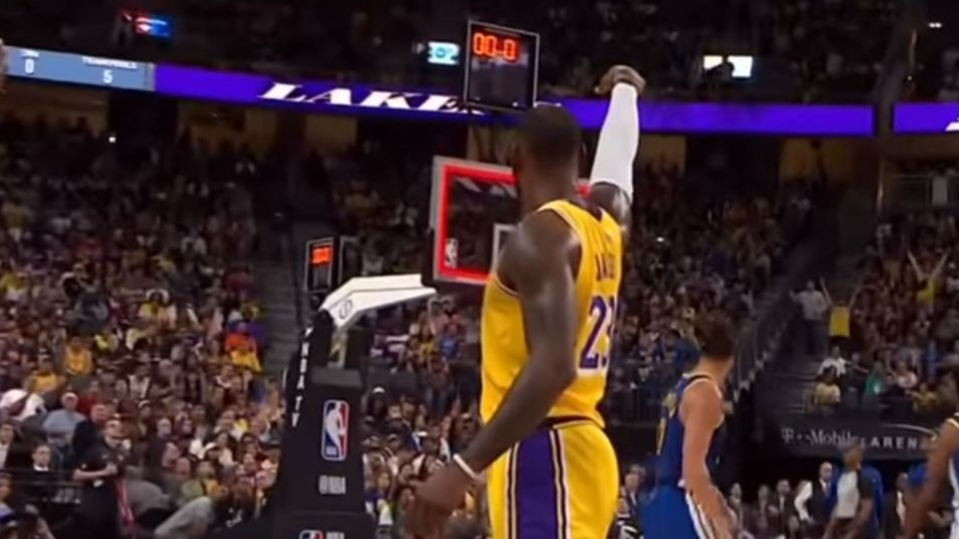 A NBA ainda não começou e LeBron James já faz disto