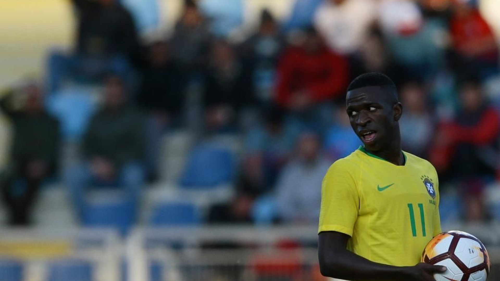 Vinícius deu 'show de bola' após corrida de 40 metros e fintar 3 defesas