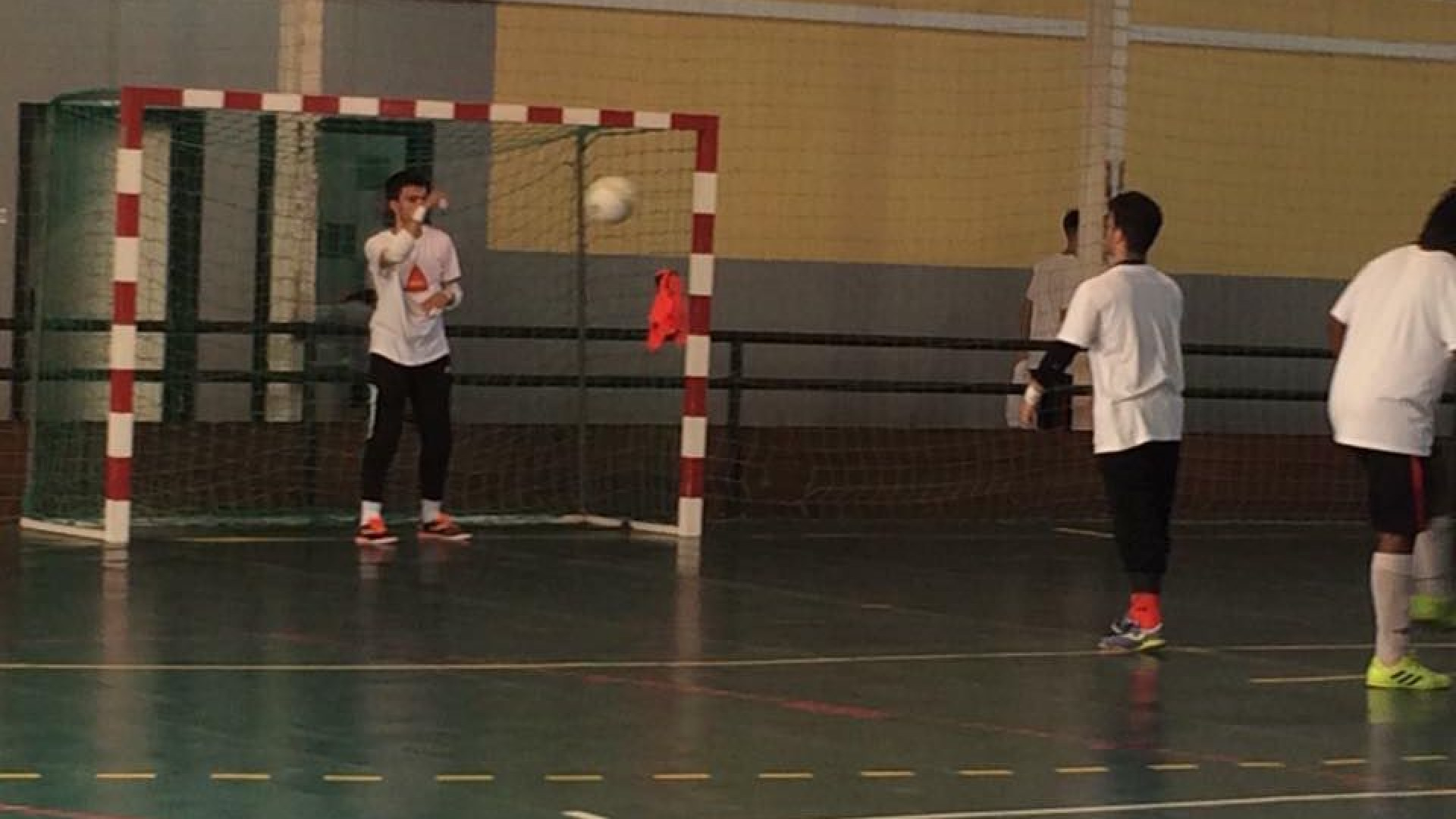 Mãe de jogador de futsal morre nas bancadas durante jogo do filho
