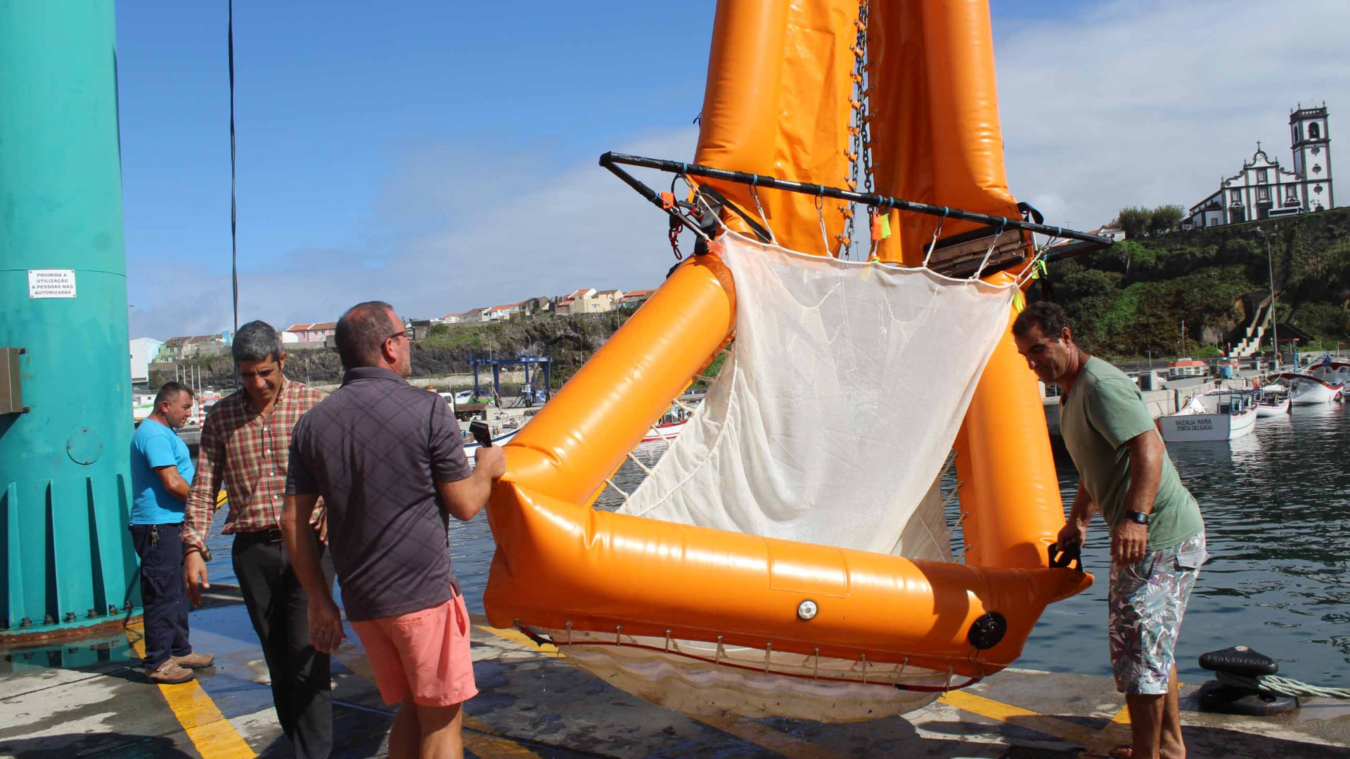 Açores testam dispositivo inovador para recolha de lixo marinho