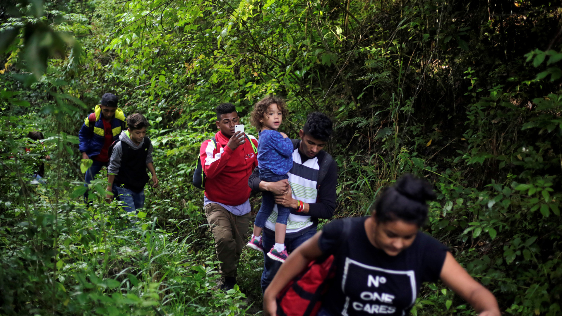 Migrantes hondurenhos prosseguem marcha em direção aos EUA