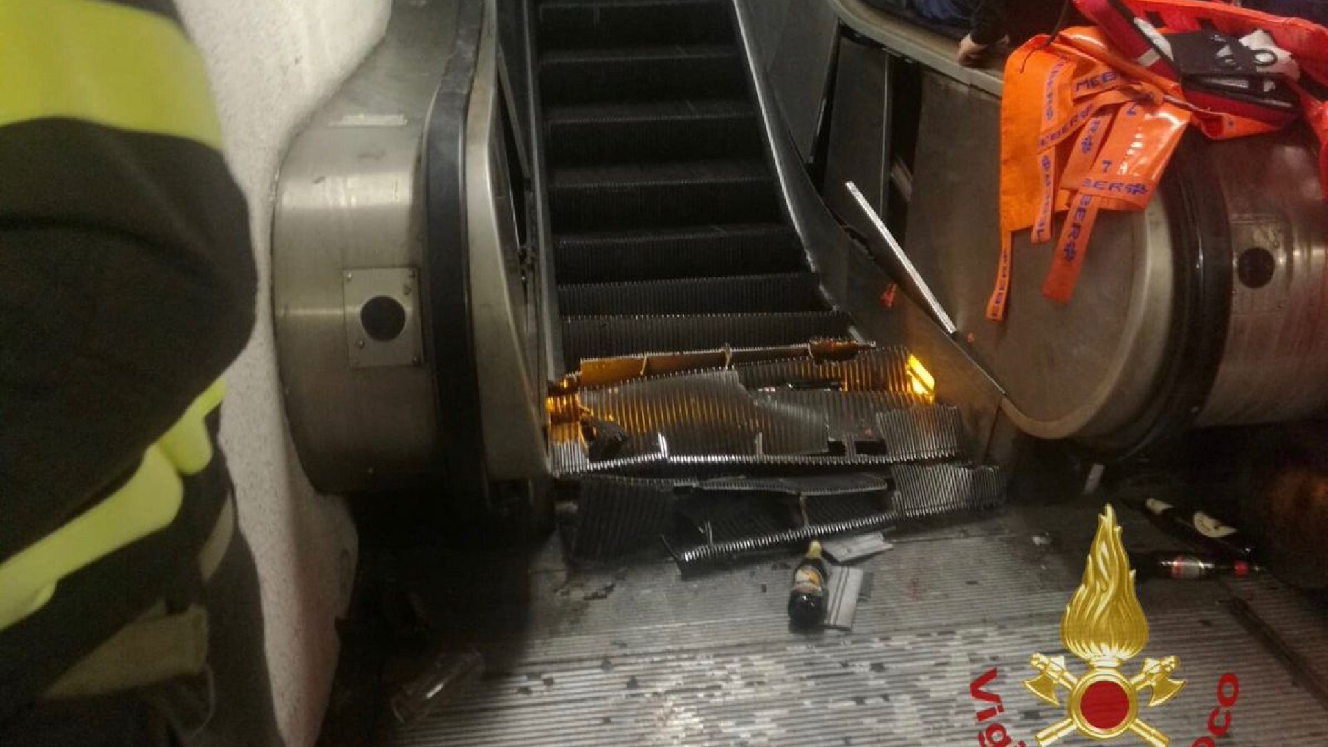 Escada rolante cede no metro de Roma e faz dezenas de feridos