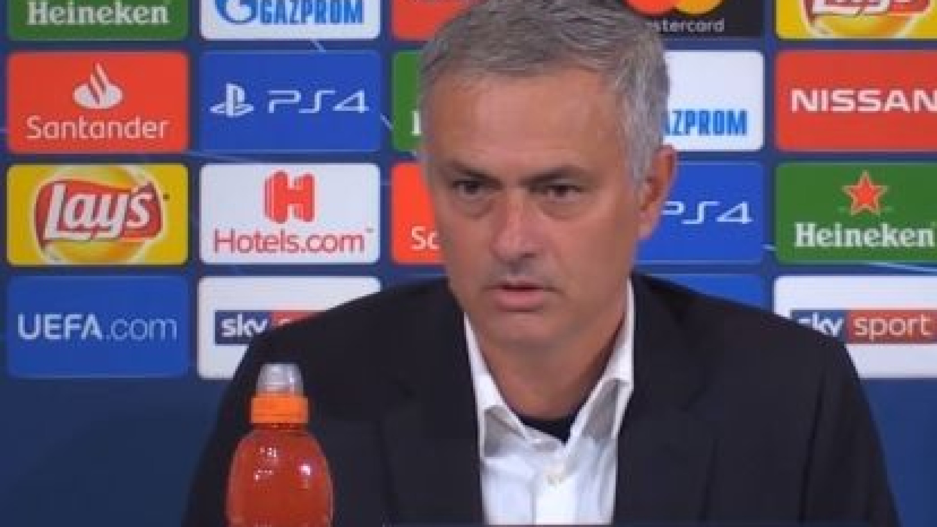 Mourinho explica confusão em Turim... em duas línguas
