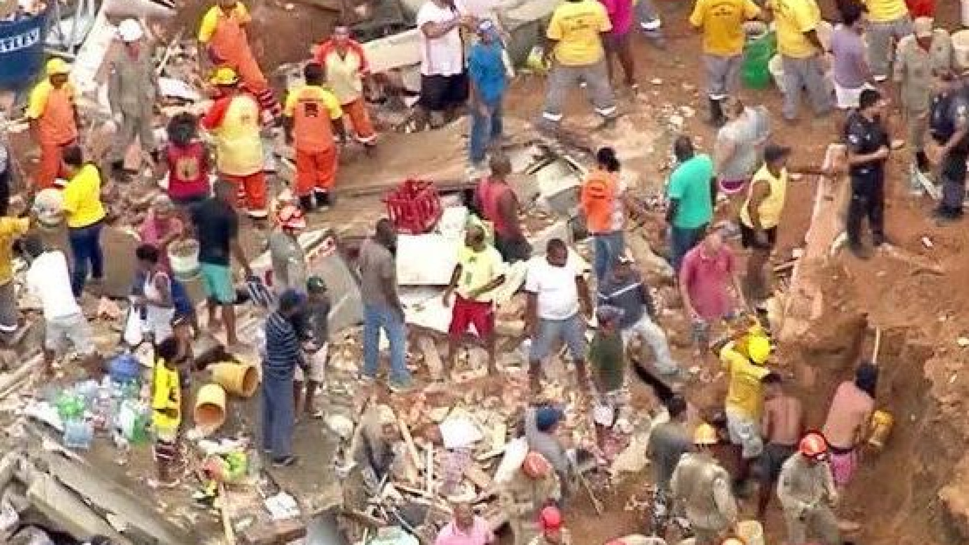 Deslizamento de terras faz, pelo menos, nove mortos no Rio de Janeiro