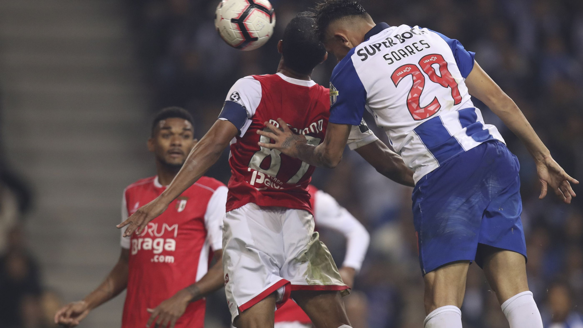 Cabeceamento imperial de Soares vale triunfo arrancado a ferros