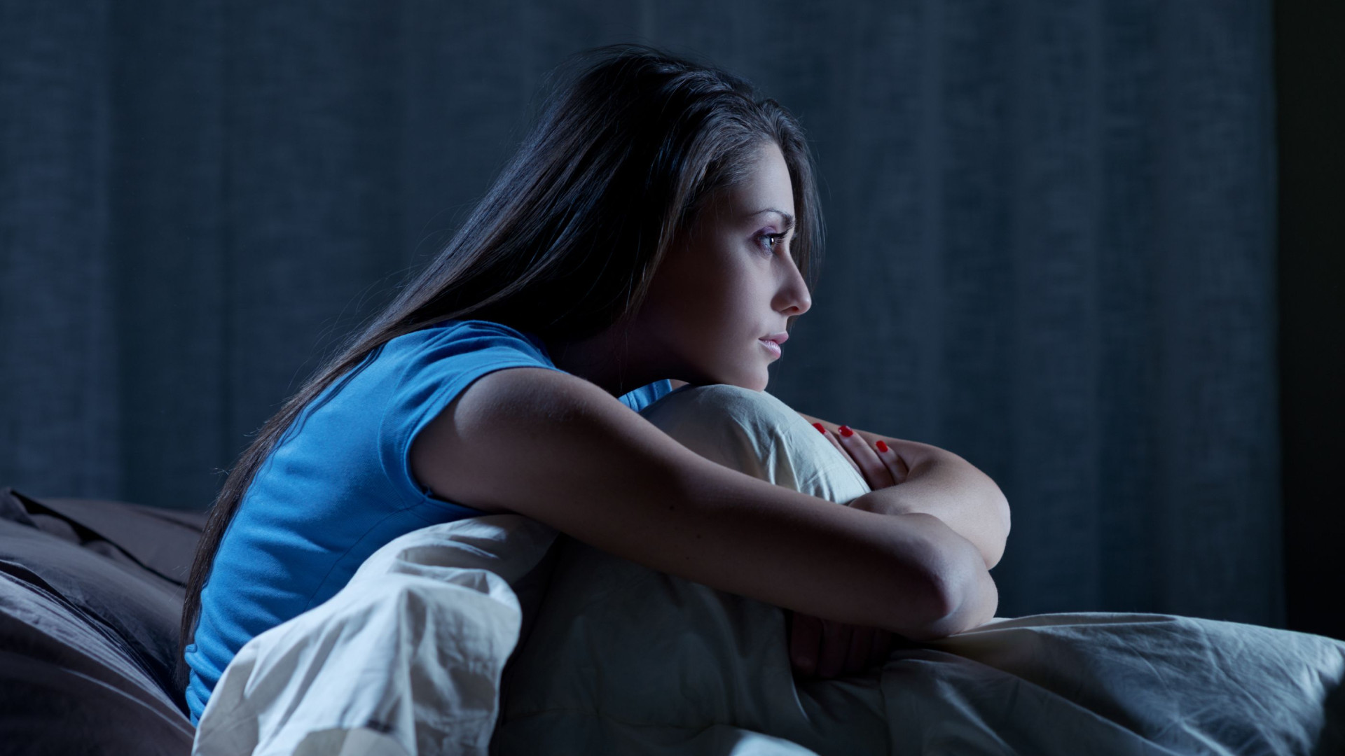 Tem insónias? Estes cinco alimentos não o deixam dormir