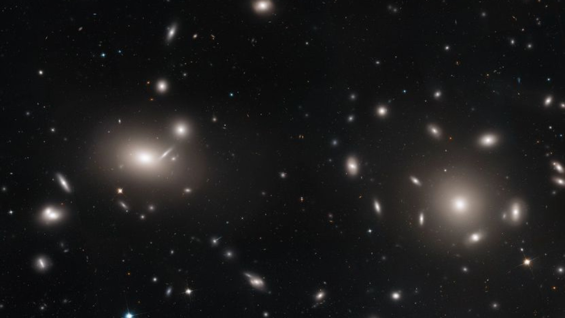 NASA desvenda fotografia com mais de mil galáxias