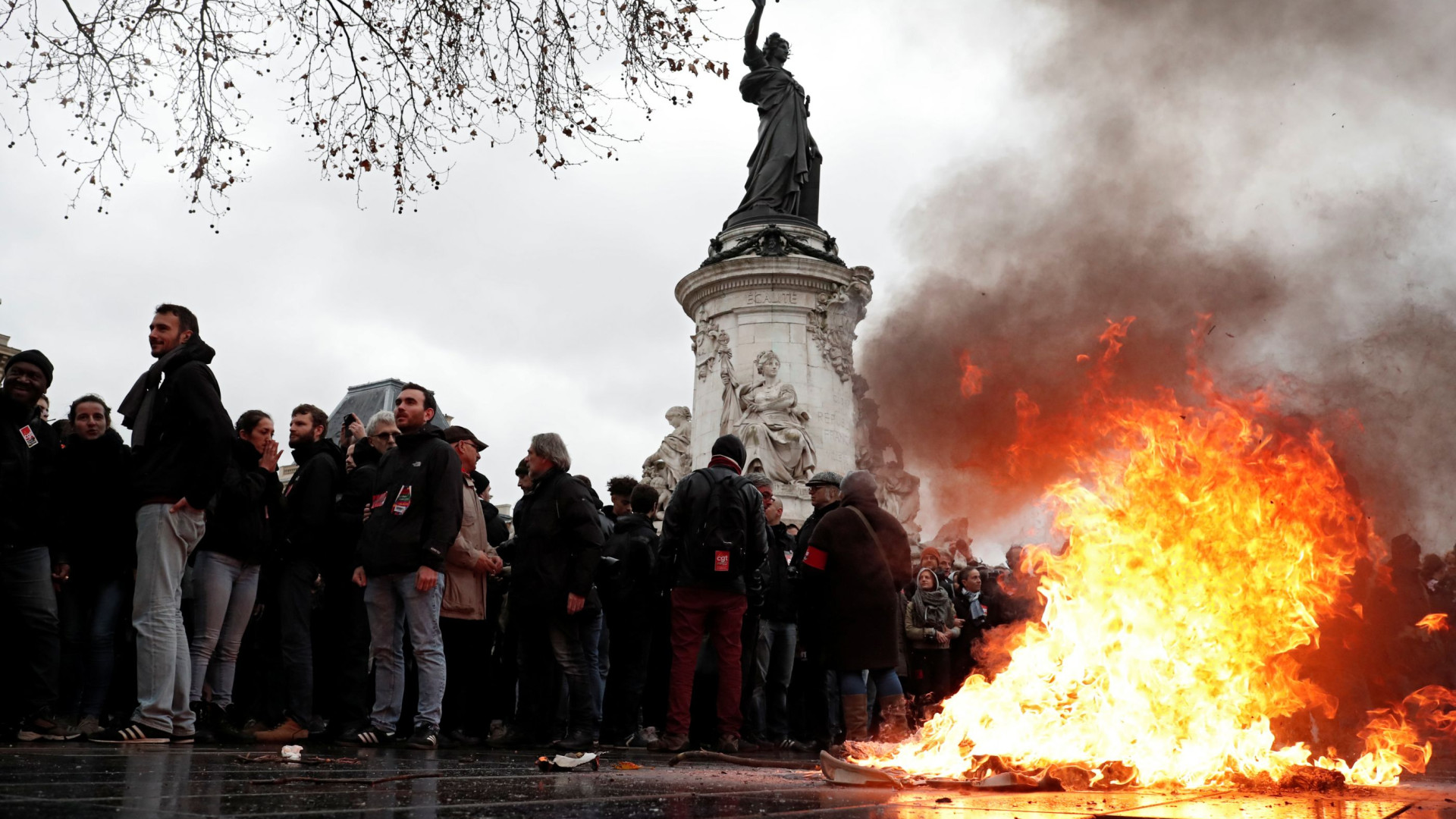 Governo português aconselha: Evite ir a Paris este fim de semana
