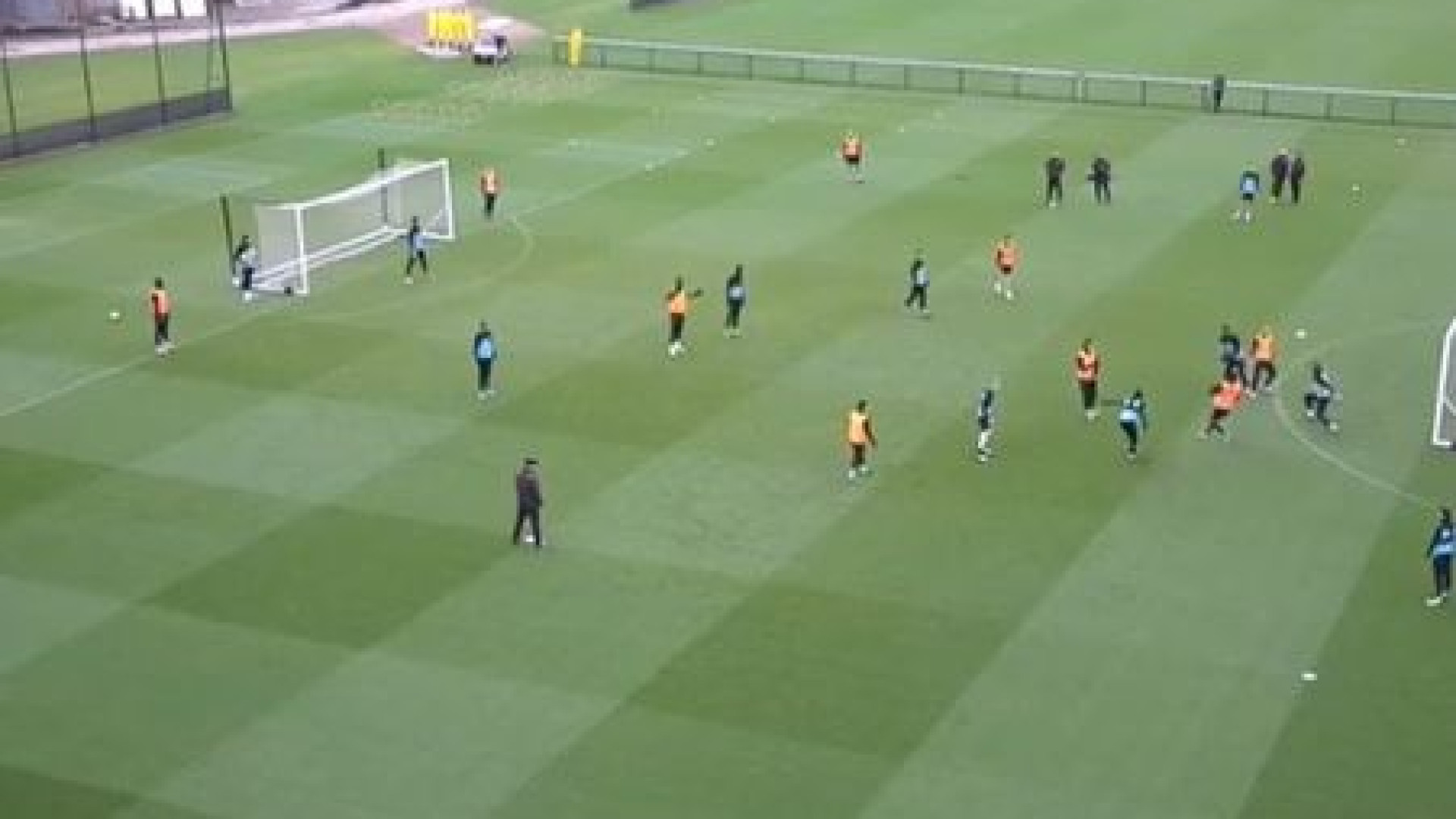 Jogador do Aston Villa brilha no treino com 'rabona' impressionante