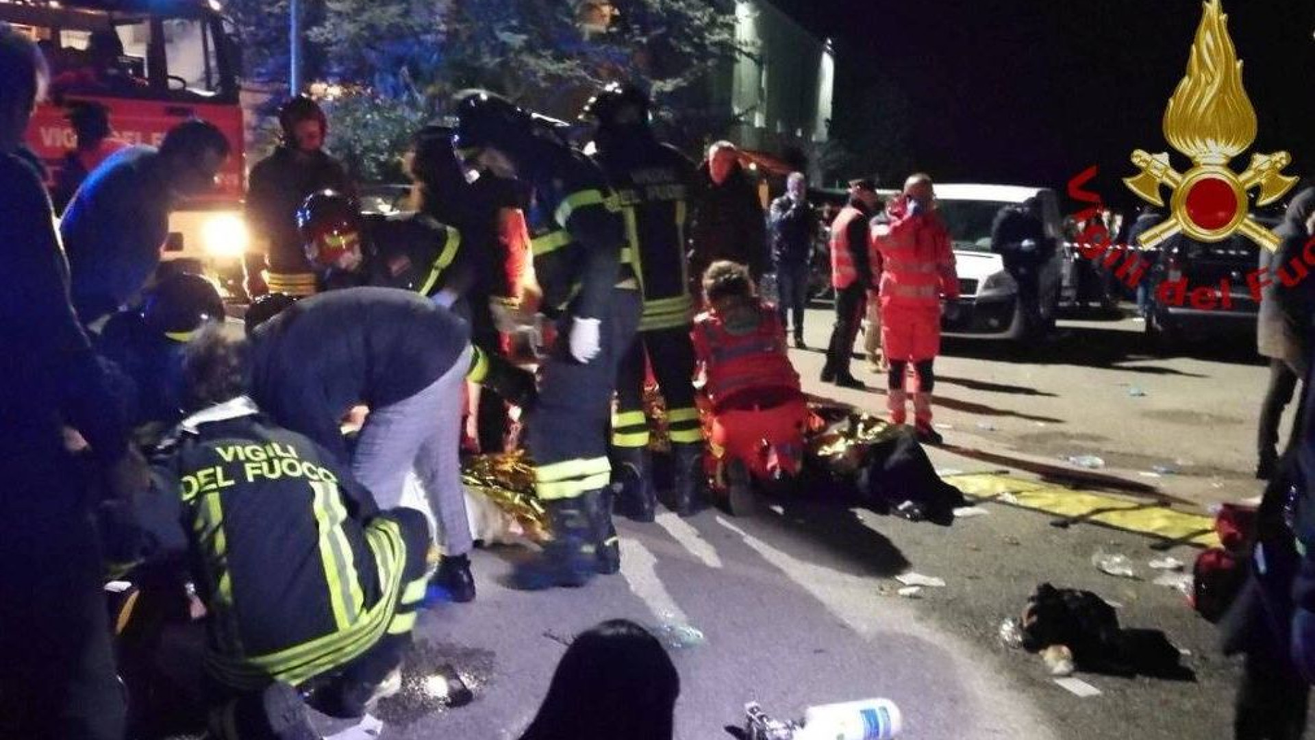 Pelo menos seis mortos e cem feridos em discoteca italiana