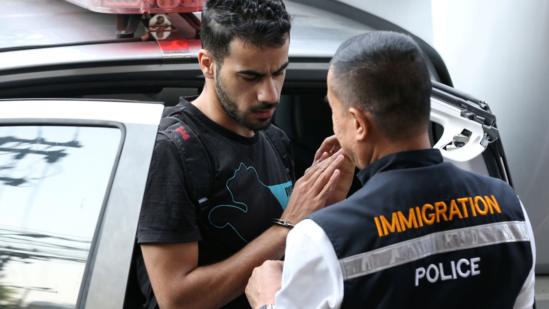 Tribunal tailandês liberta jogador de futebol do Bahrein refugiado