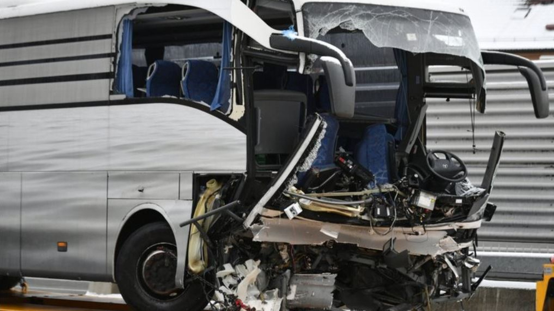 Autocarro turístico despista-se em Zurique. Há um morto e 44 feridos