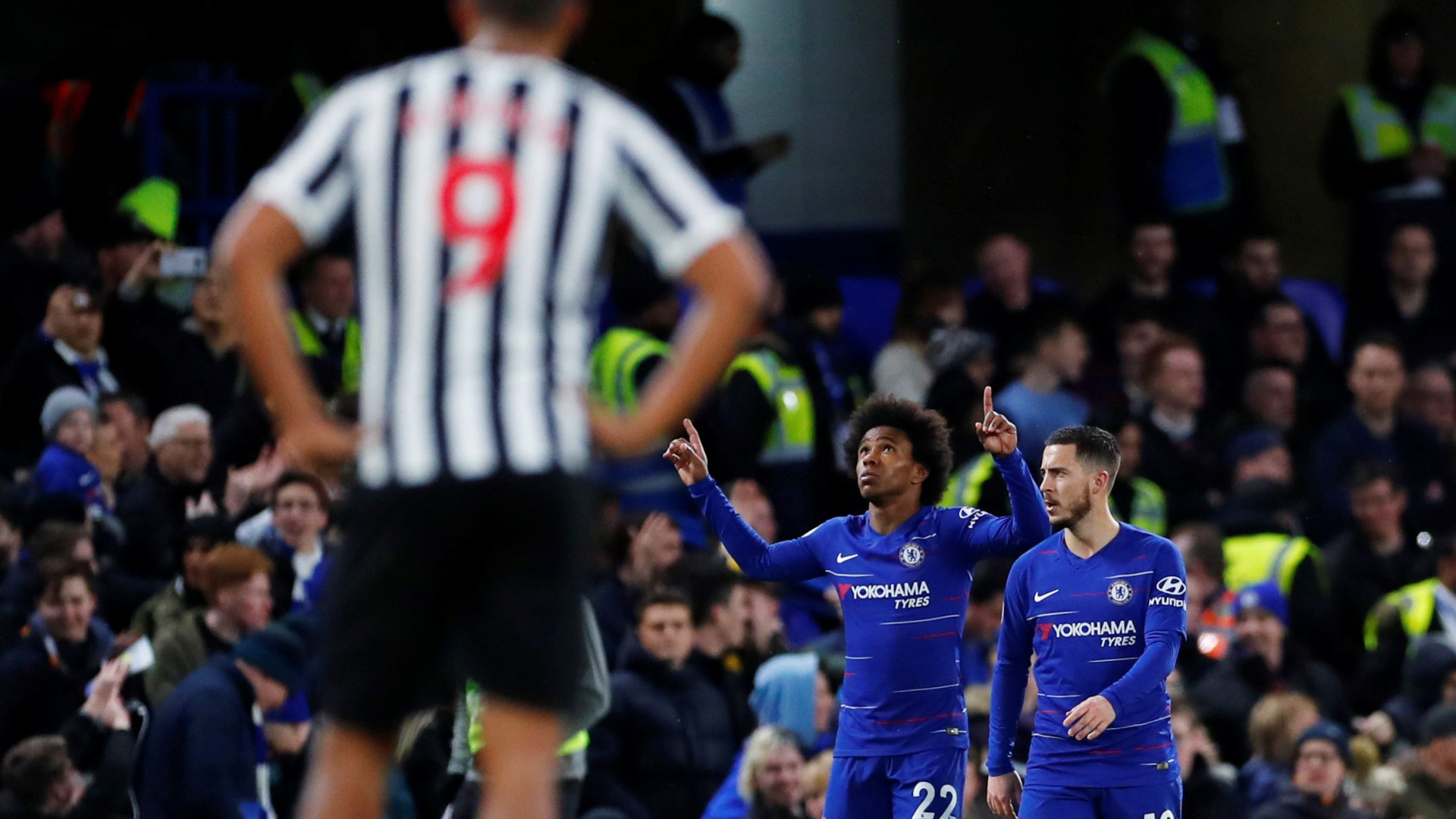 Chelsea bate Newcastle e consolida quarto lugar em Inglaterra
