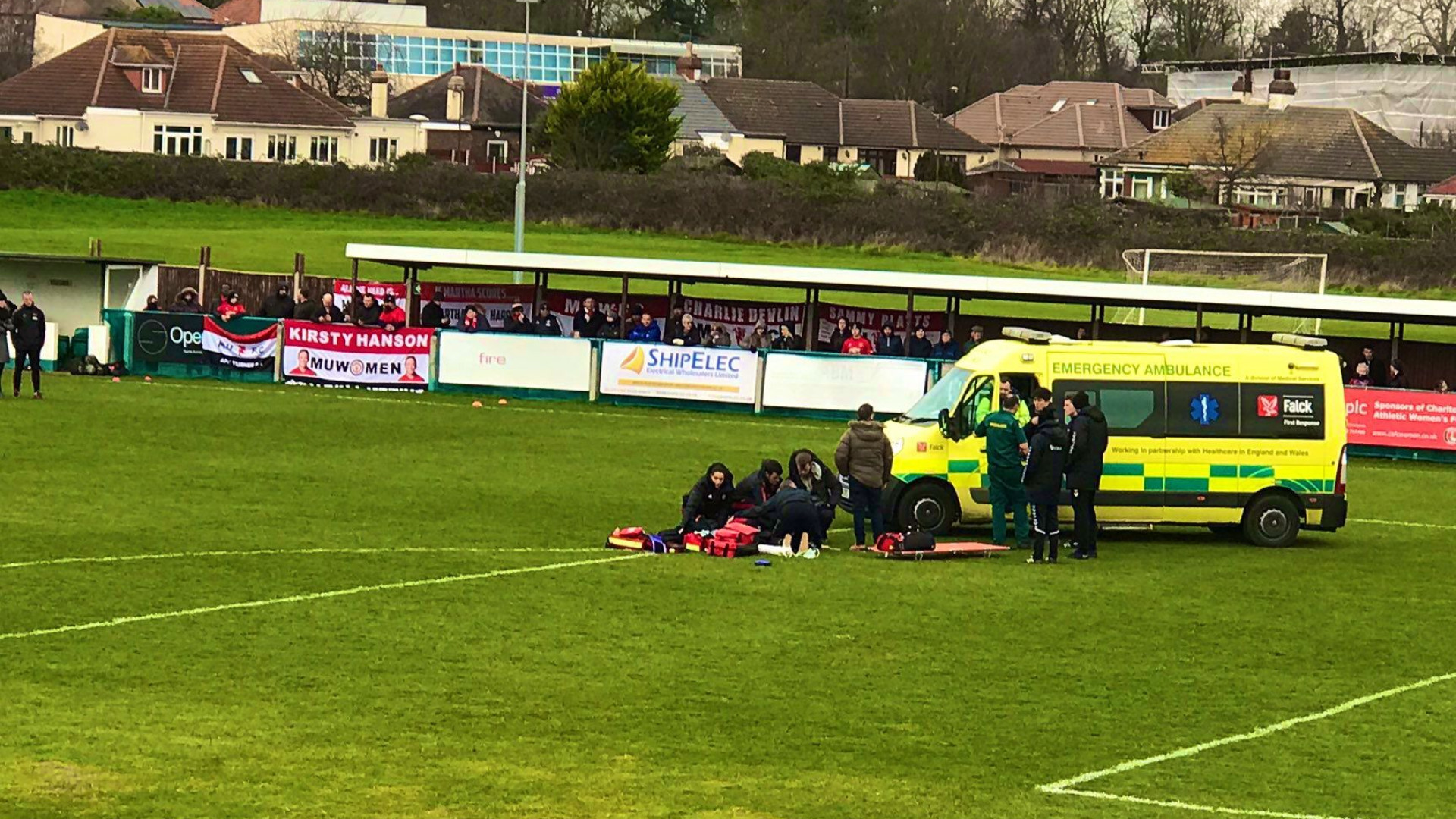 Até oxigénio foi preciso! Lesão obriga à suspensão do jogo aos 12 minutos