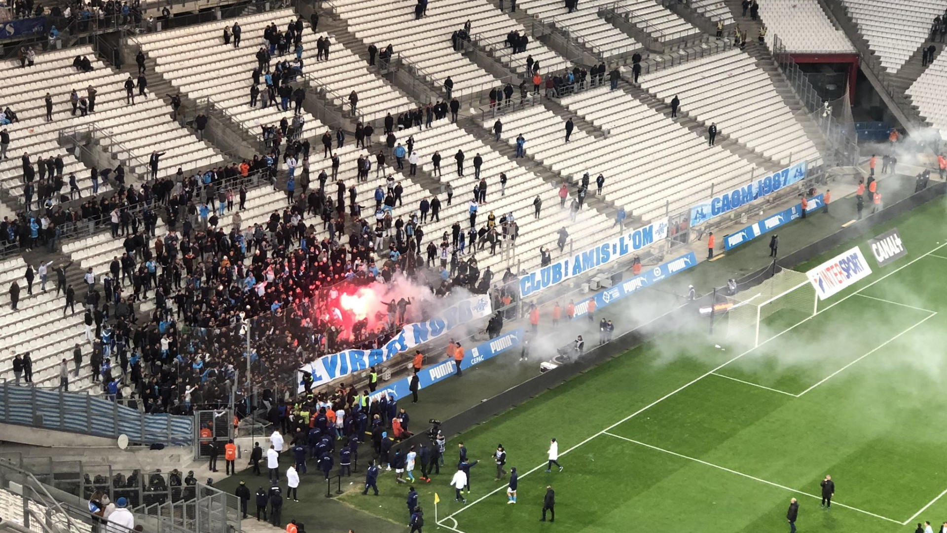 Jogadores do Marselha foram pedir explicações aos adeptos depois do jogo