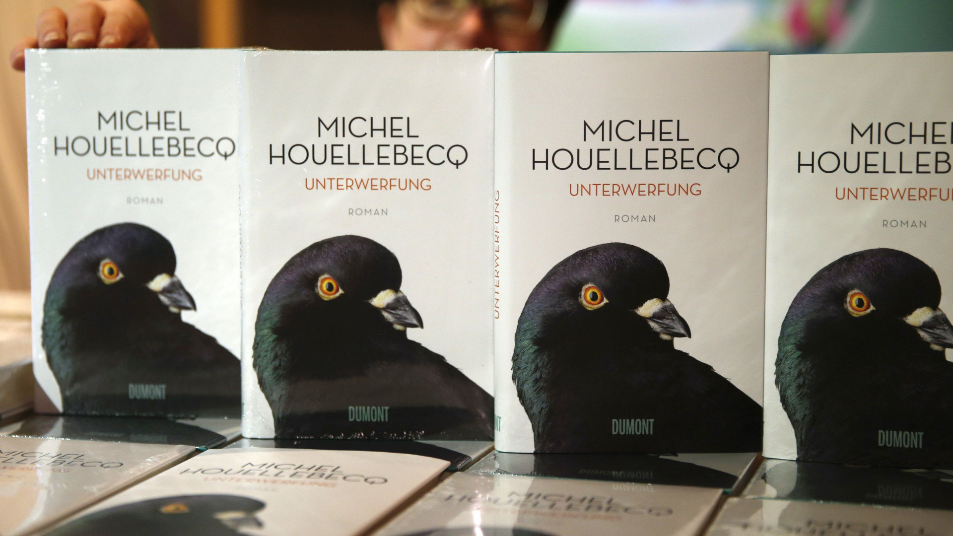 'Submissão' de Michel Houellebecq vai ser adaptado a série televisiva