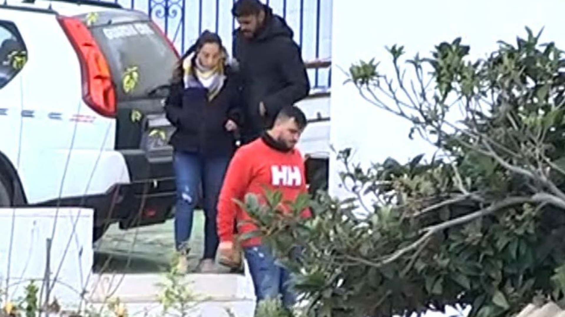 Pais de Julen aguardam fim de resgate em casa cedida por moradora