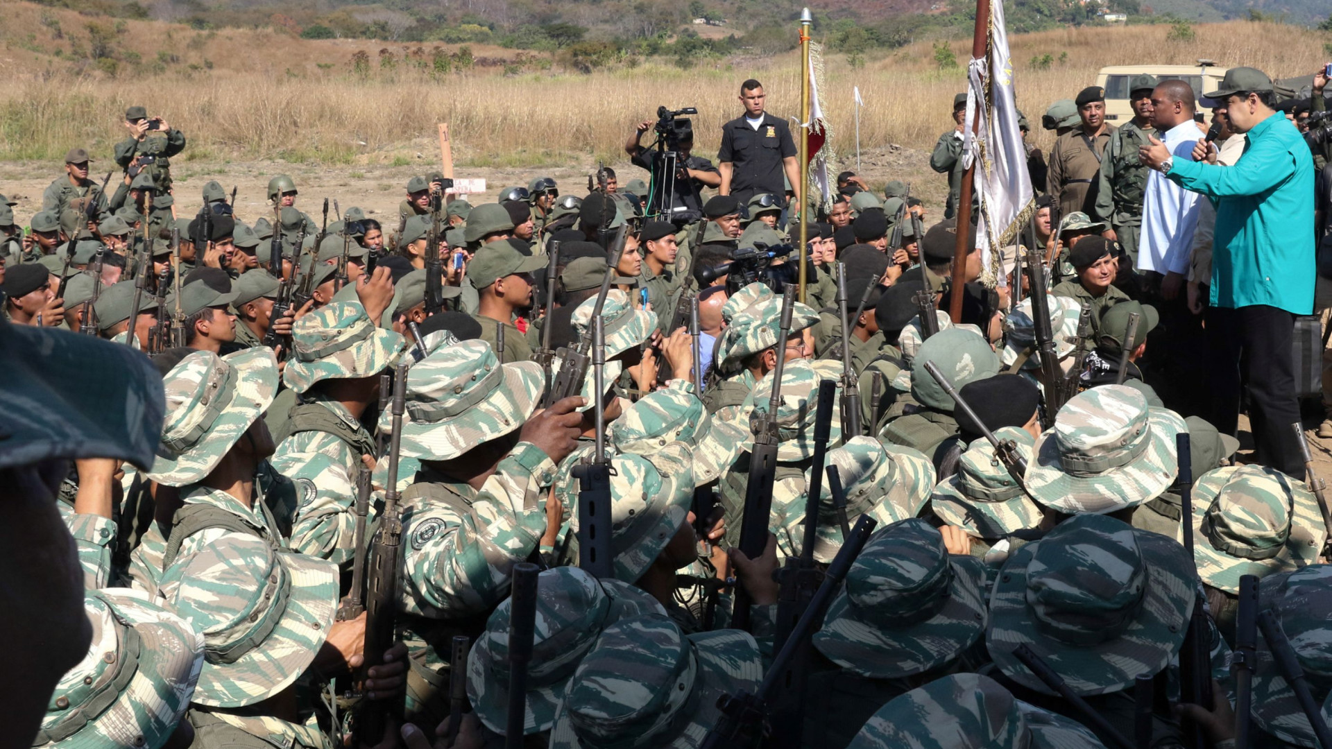 Maduro inicia exercícios militares em resposta às "ameaças de Trump"