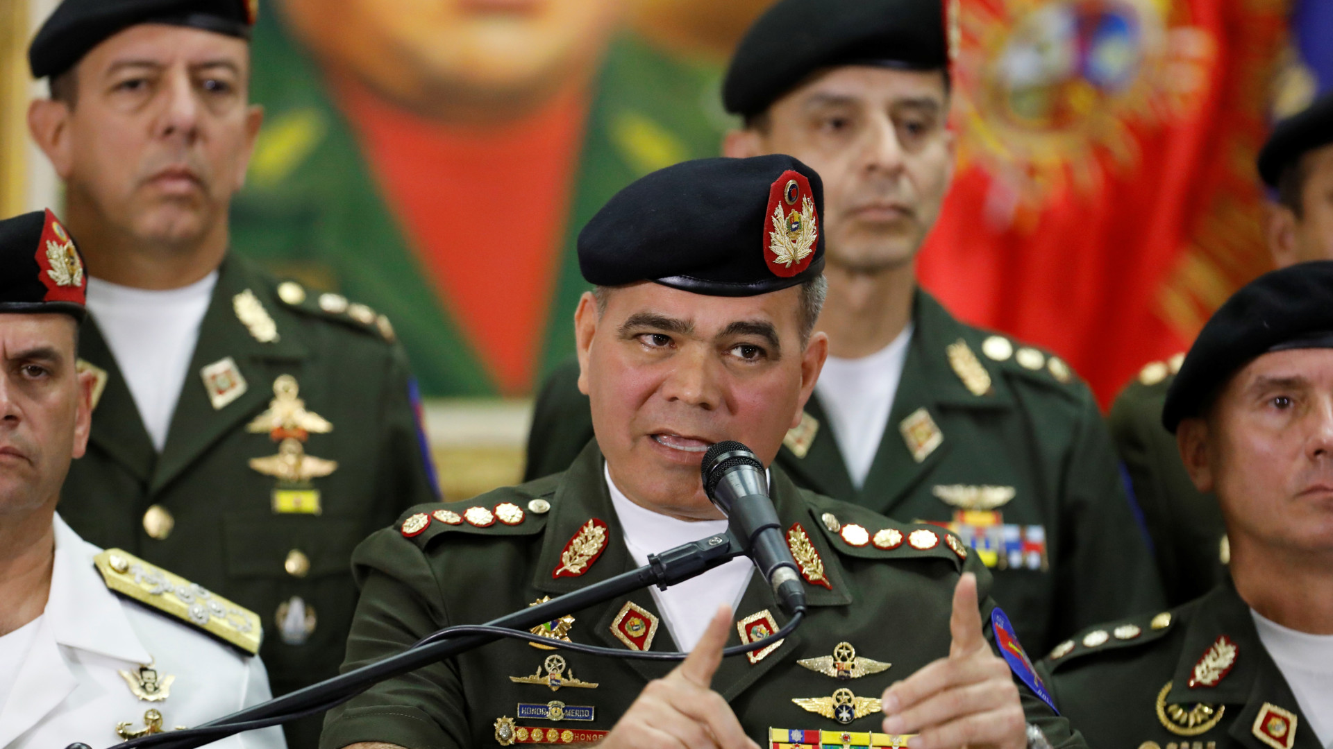"As armas estão prontas para defender" Maduro diz ministro da Defesa