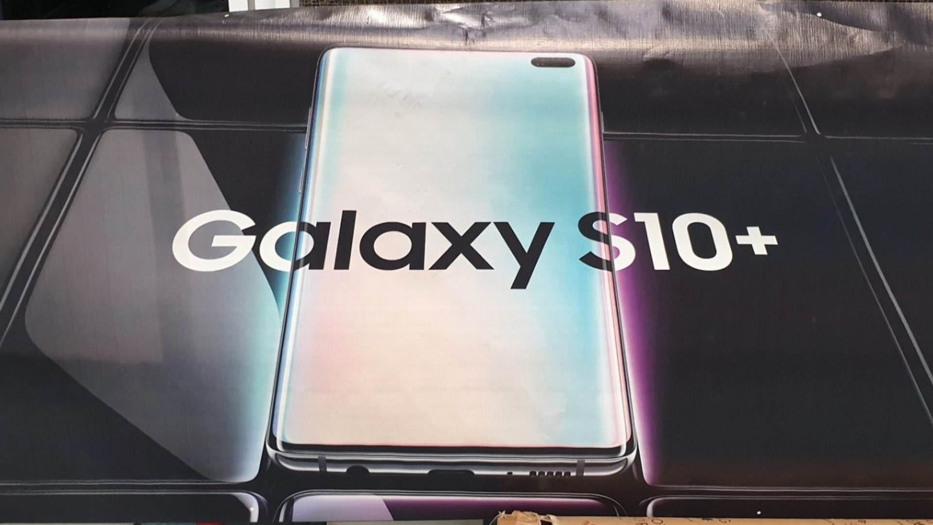 Cartaz do Galaxy S10+ confirma aspeto final do smartphone