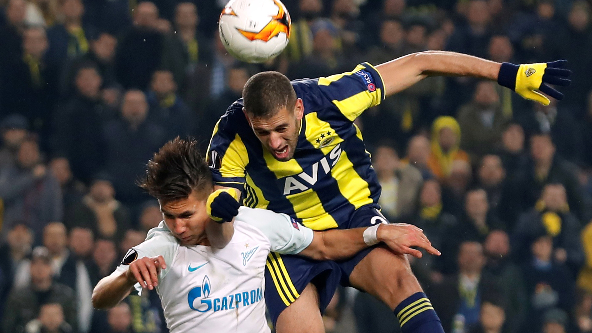Slimani dá vantagem ao Fenerbahce contra o Zenit