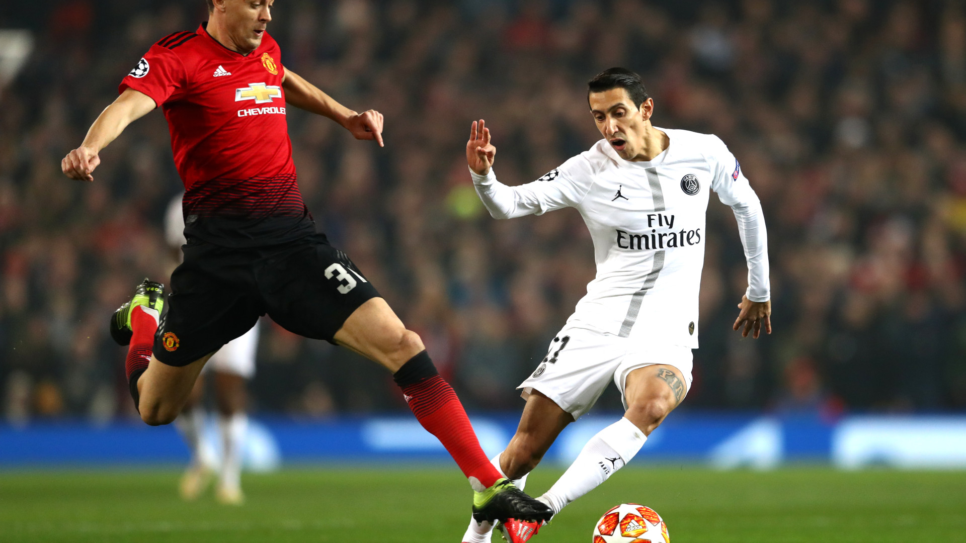 UEFA abre processos disciplinares a Manchester United e PSG