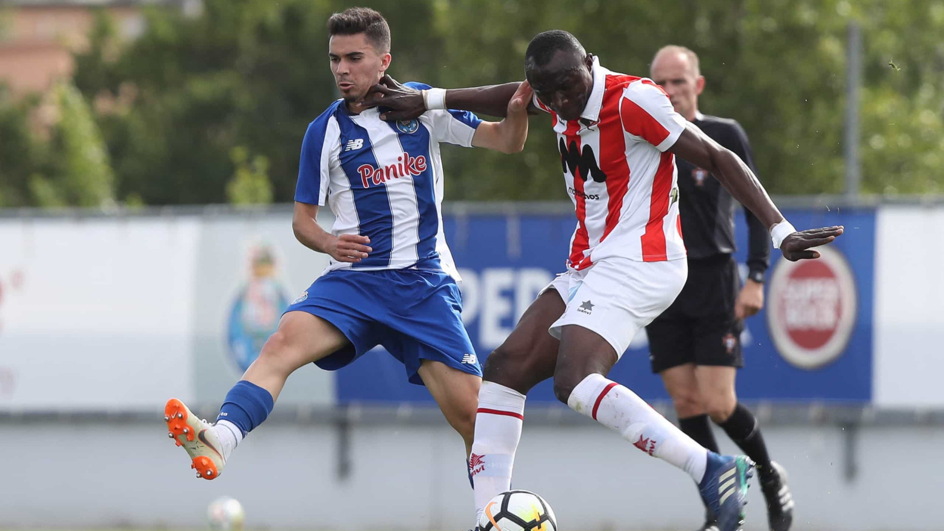 Júnior do FC Porto brilhou em Toulon e foi eleito revelação do torneio