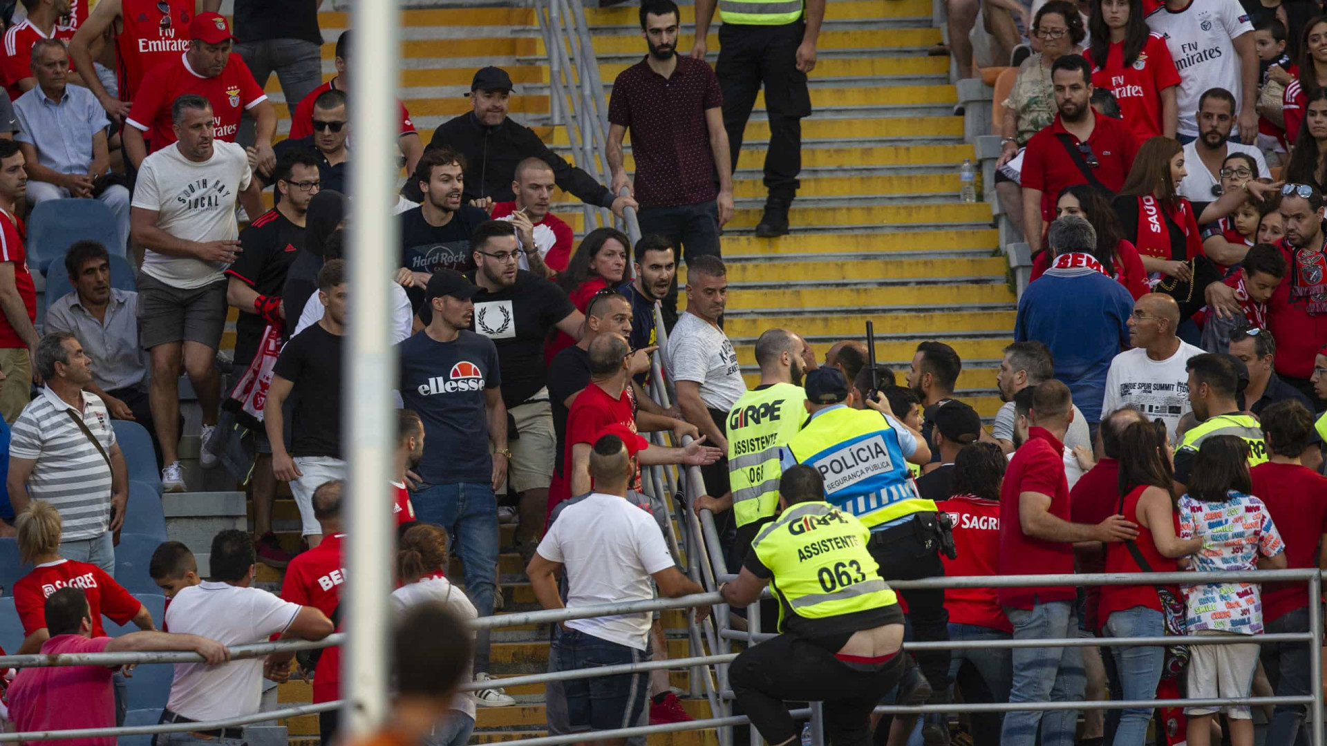 Desacatos em Coimbra: Adepto do Benfica internado com fratura na coluna